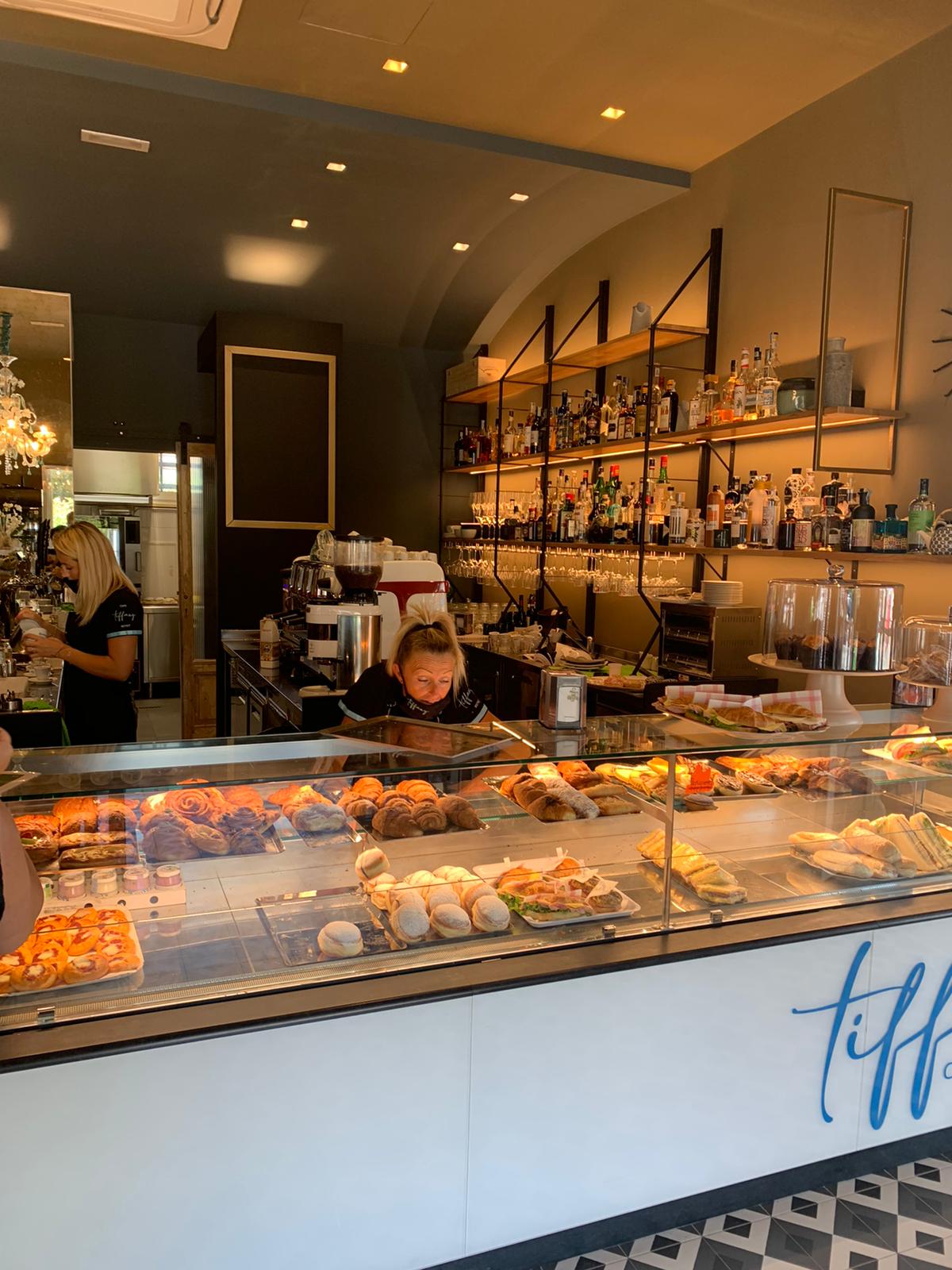 2020 年完成的 Bar Tiffany Riccione 室内设计案例-3