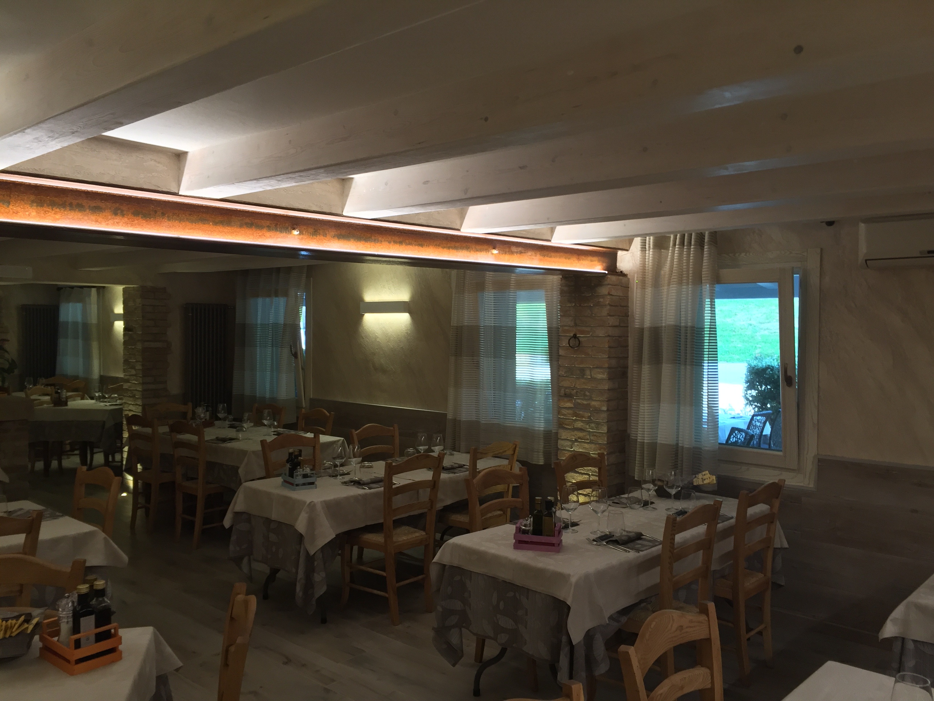 复古与现代的完美结合——意大利 Trattoria Da Giulia 餐厅设计-29