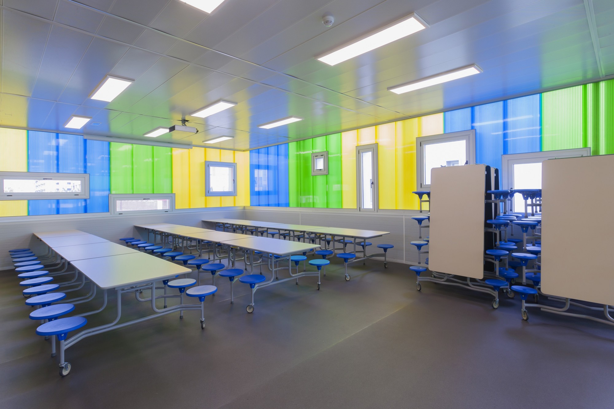 加州双层玻璃校园建筑设计-11