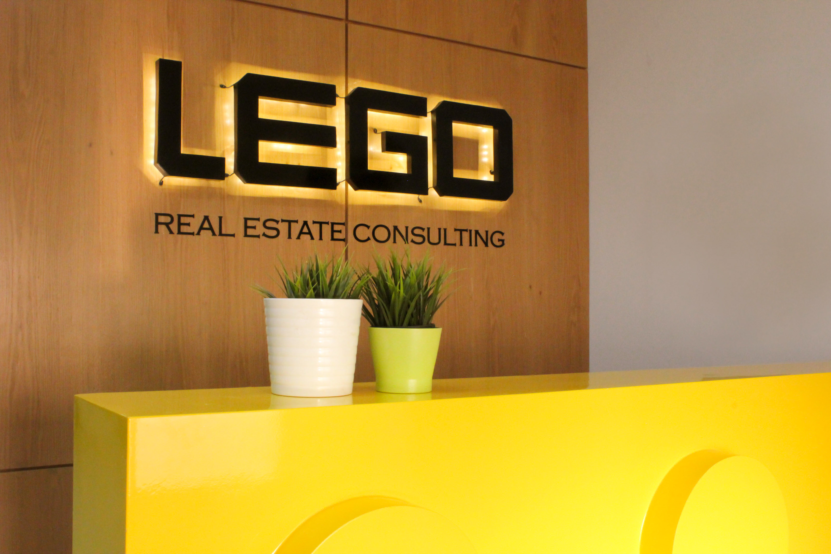 乐高房地产总部 | 简约风格打造高效办公空间-11