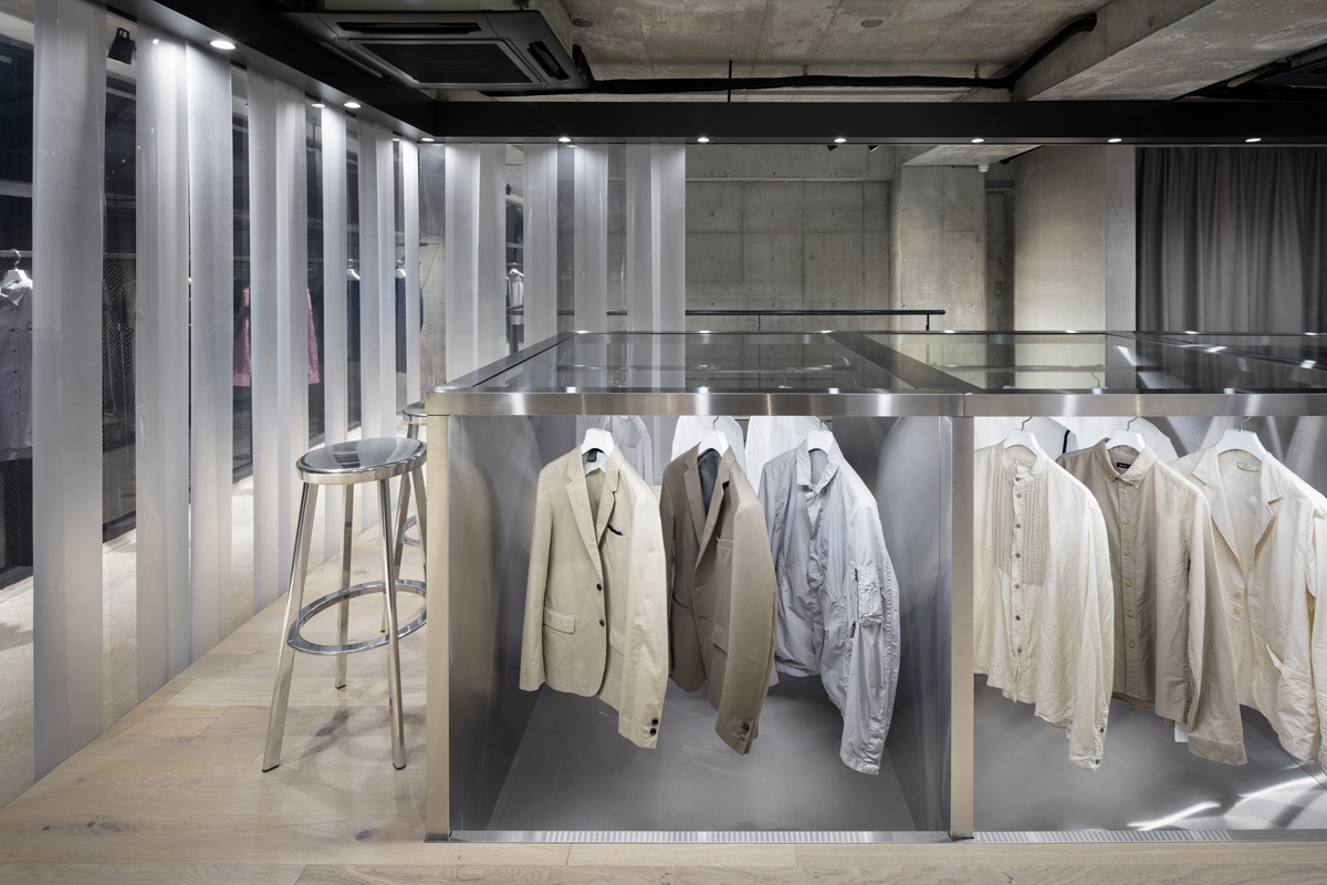 《好学二手》古董服装店 | 玻璃幕墙展示时尚态度-6