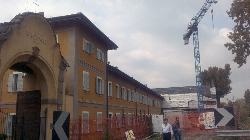 古堡图书馆的现代复兴 · Basiglio 镇“Il Borgo di Vione”项目-0