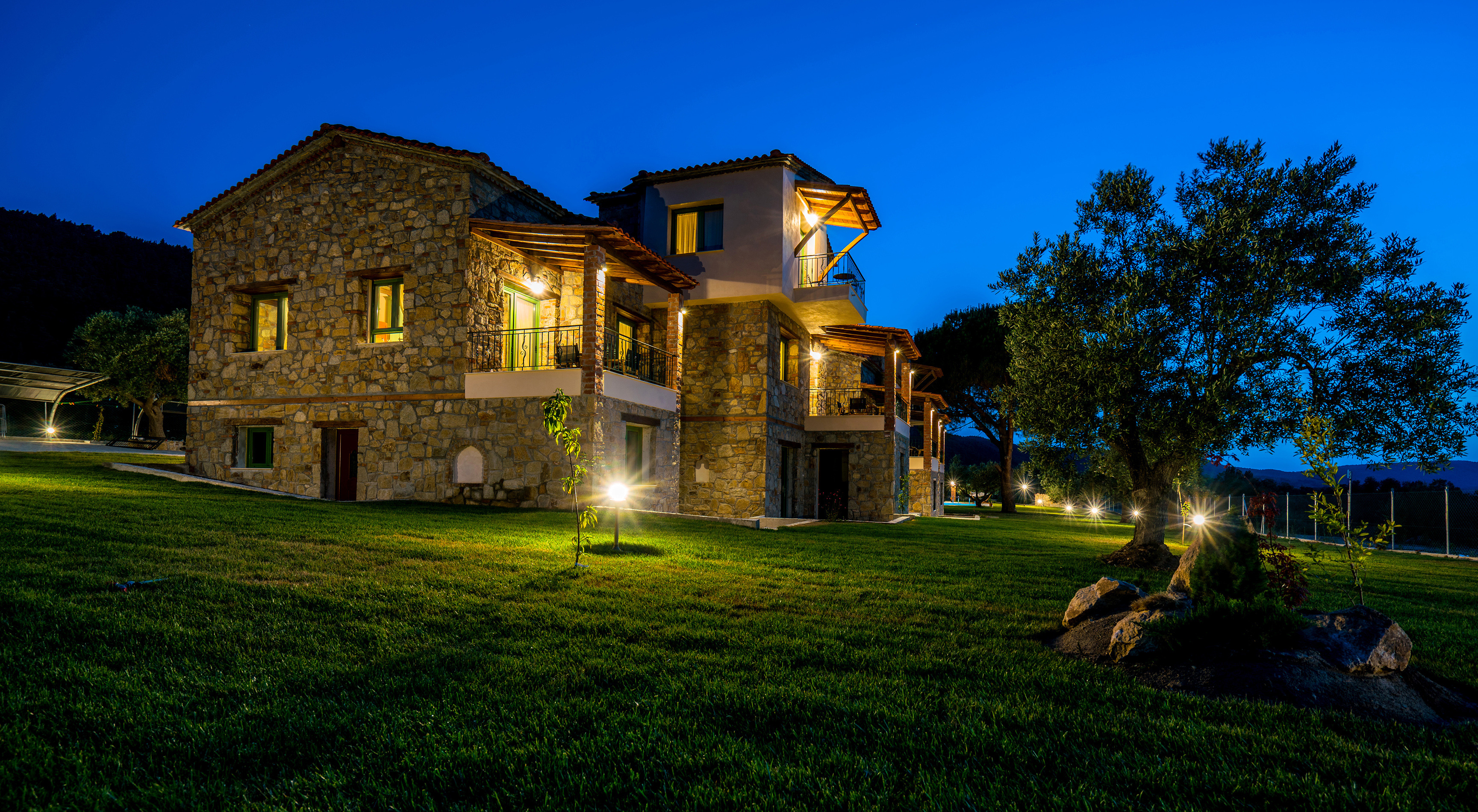 森林海景中的石筑豪华套房-29