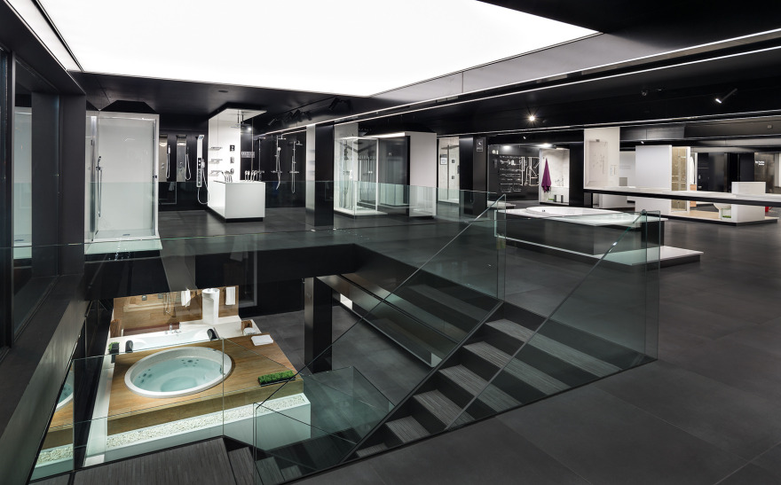 巴塞罗那 Roca 卫浴展示厅——自然光照的室内设计佳作-15