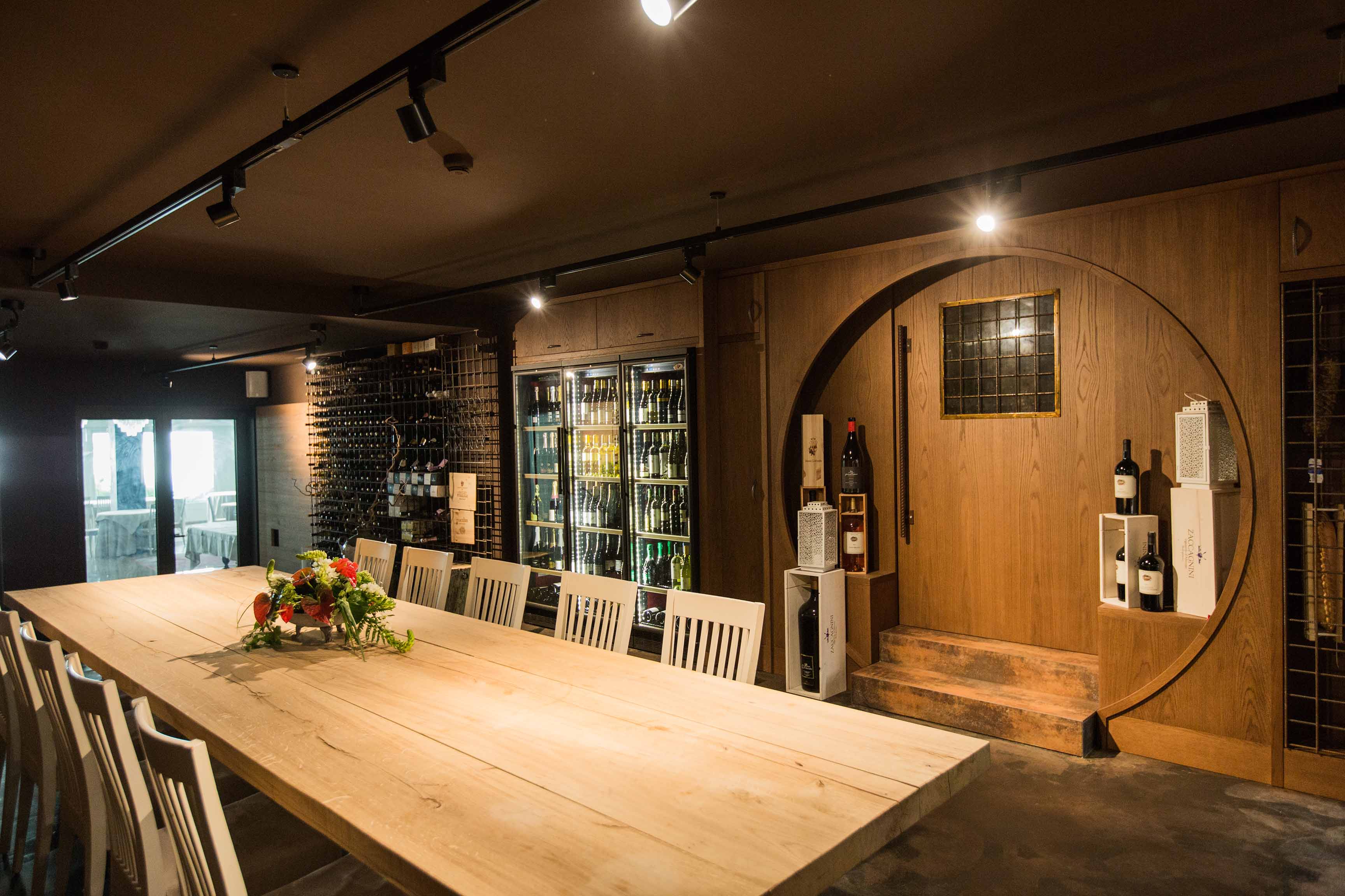 意大利地下葡萄酒图书馆餐厅设计-6