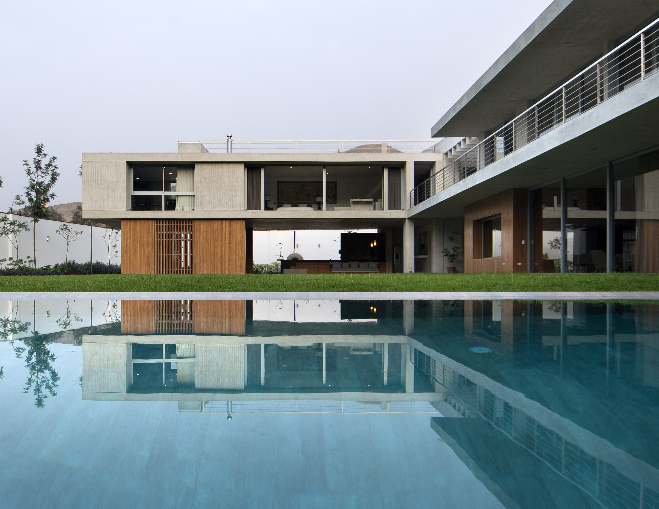 绿意盎然的山间别墅-1