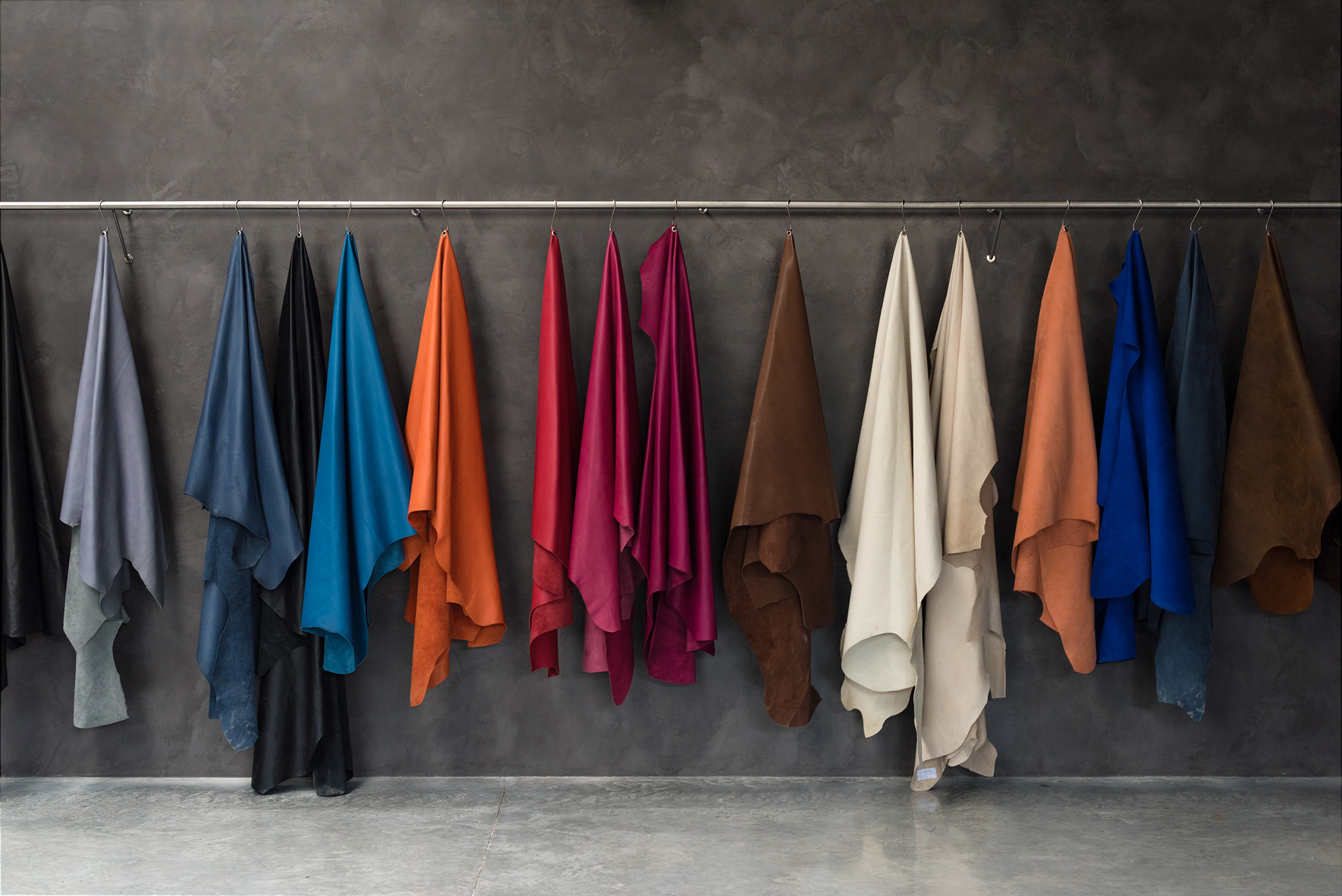 Funky Studio 皮革纺织品展示厅-5