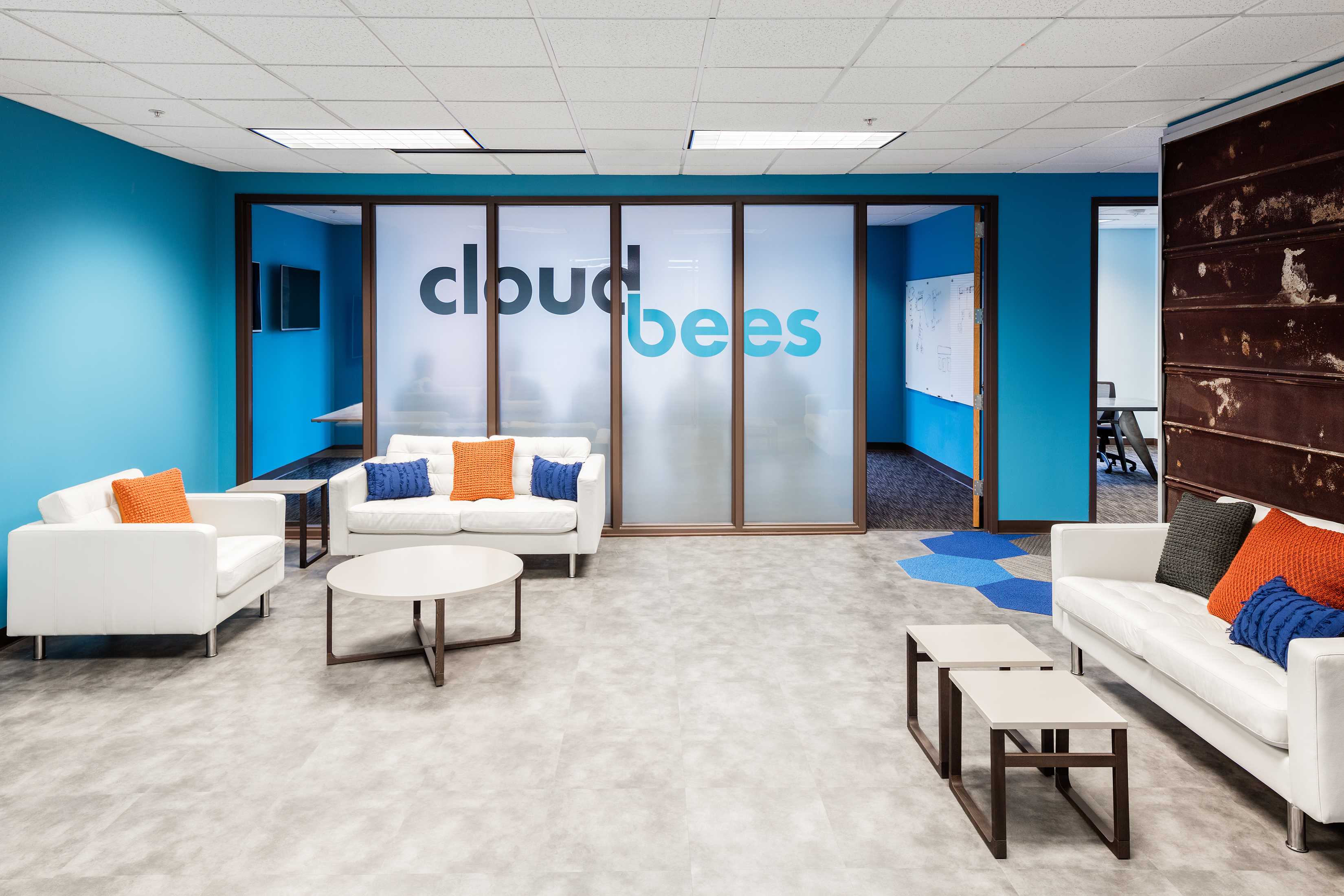 CloudBees Raleigh 办公室的活力设计-0