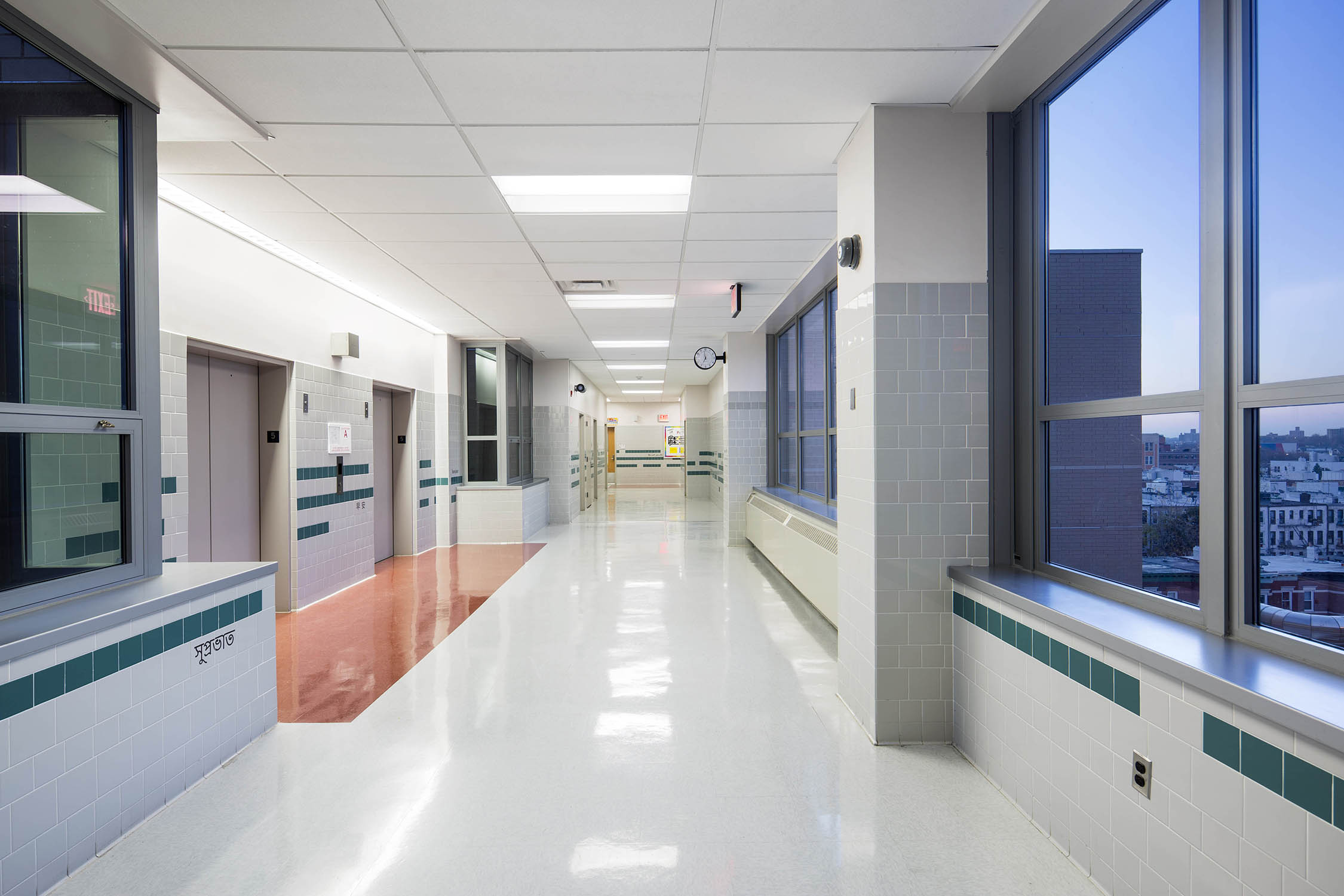 创新遮阳设计,回应住宅环境的 P.S.70Q 小学-11