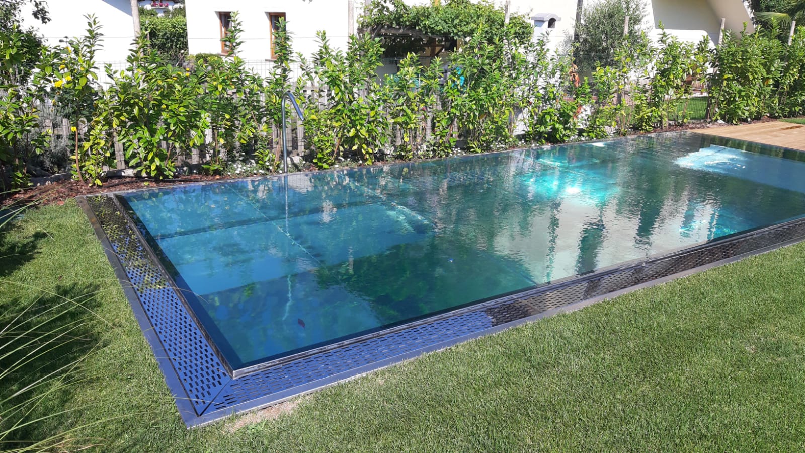 私人不锈钢泳池,打造优雅住宅水上空间-5