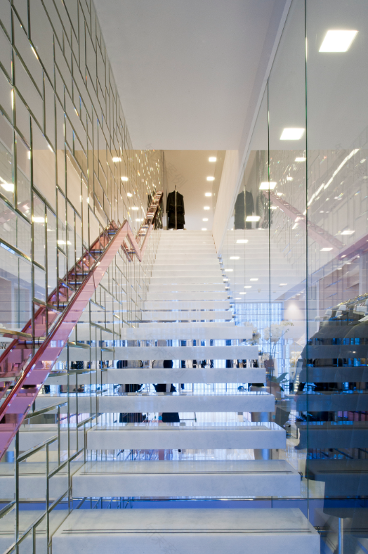 米兰 Blumarine 展厅 | 光之魔法展现精致设计-4