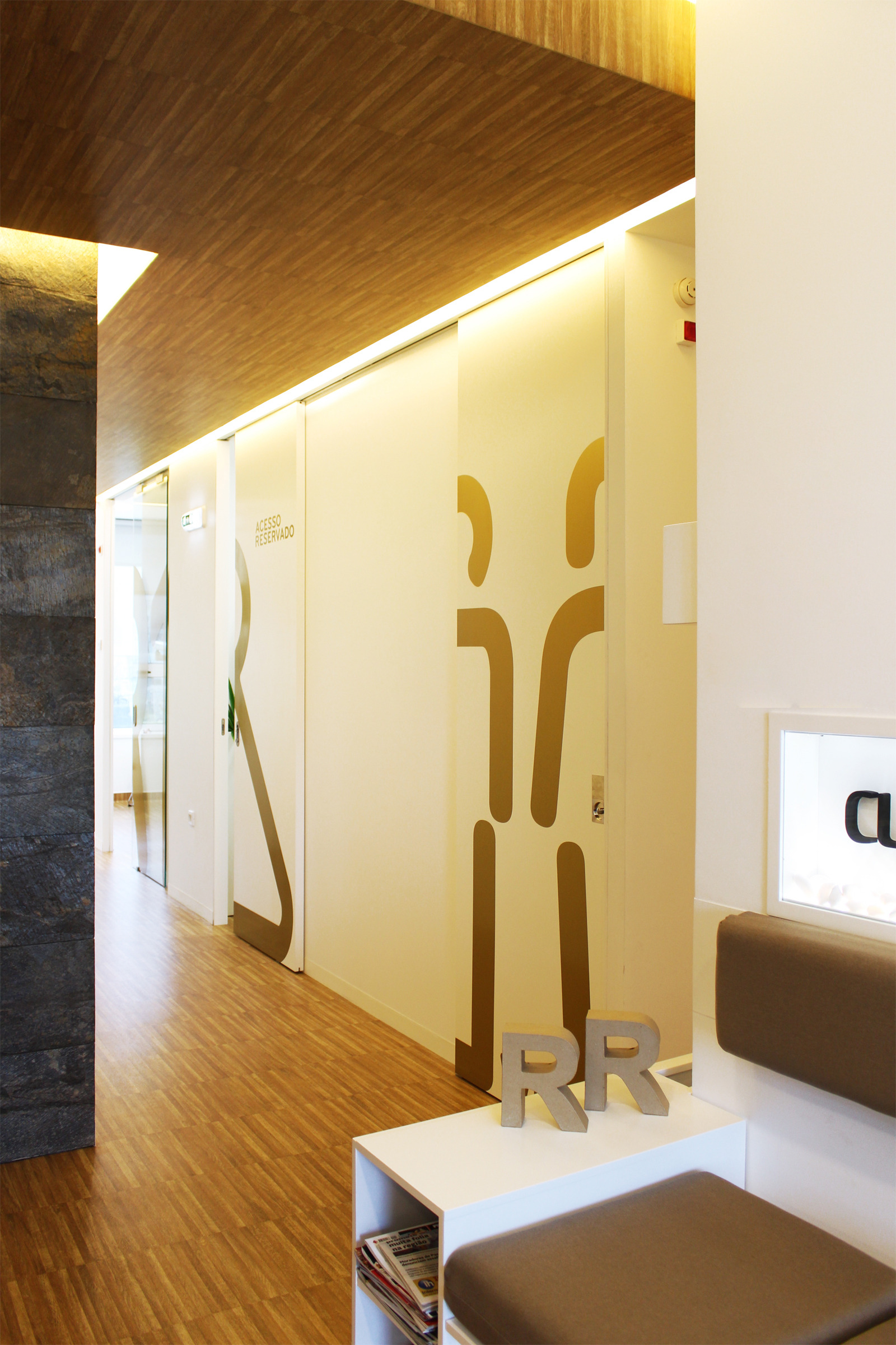 2015 年完成的口腔诊所 RR 室内设计案例-1