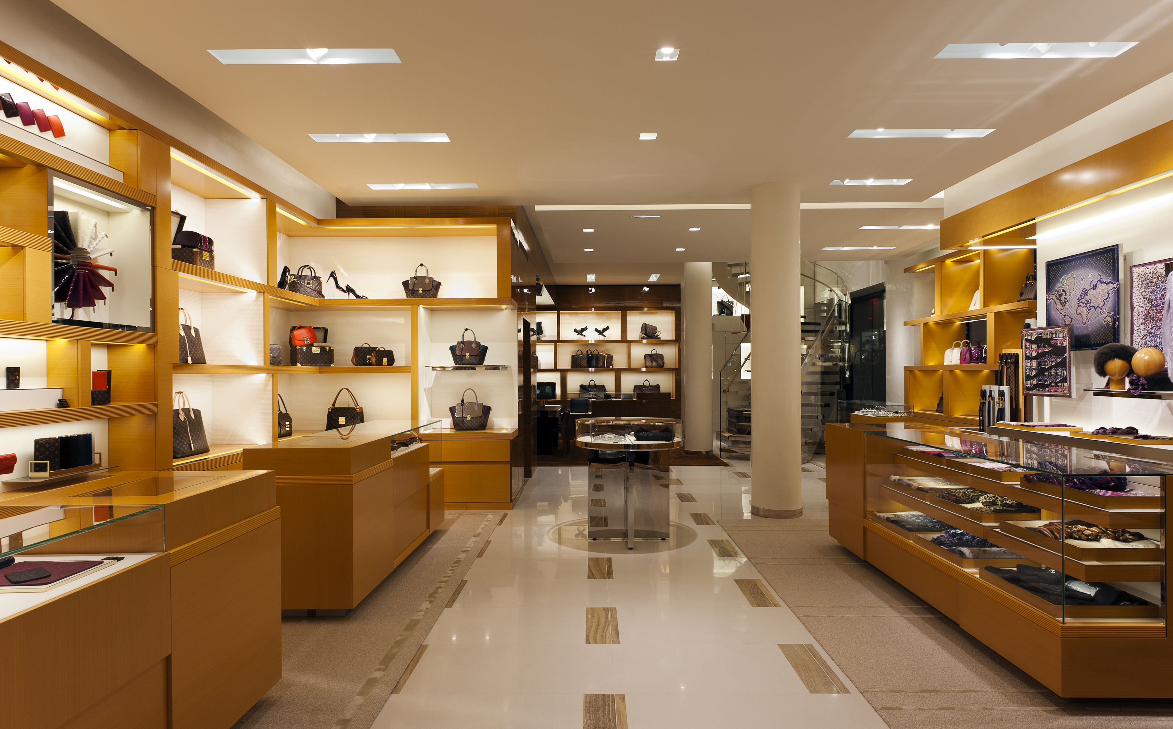 精品路易威登店-4