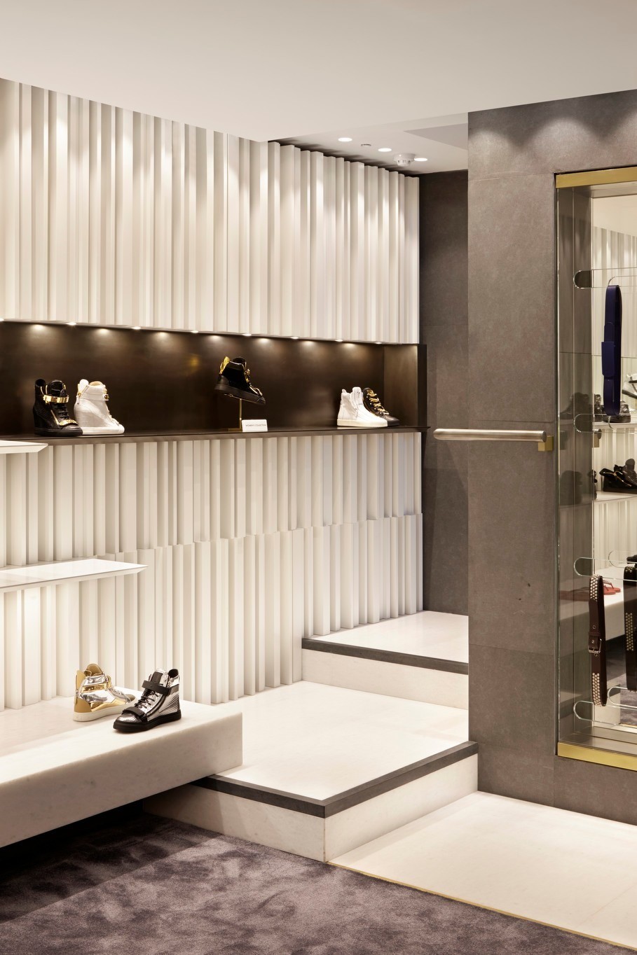 伦敦 Giuseppe Zanotti 男士专卖店 - 传统意式风情与现代空间的完美融合-13