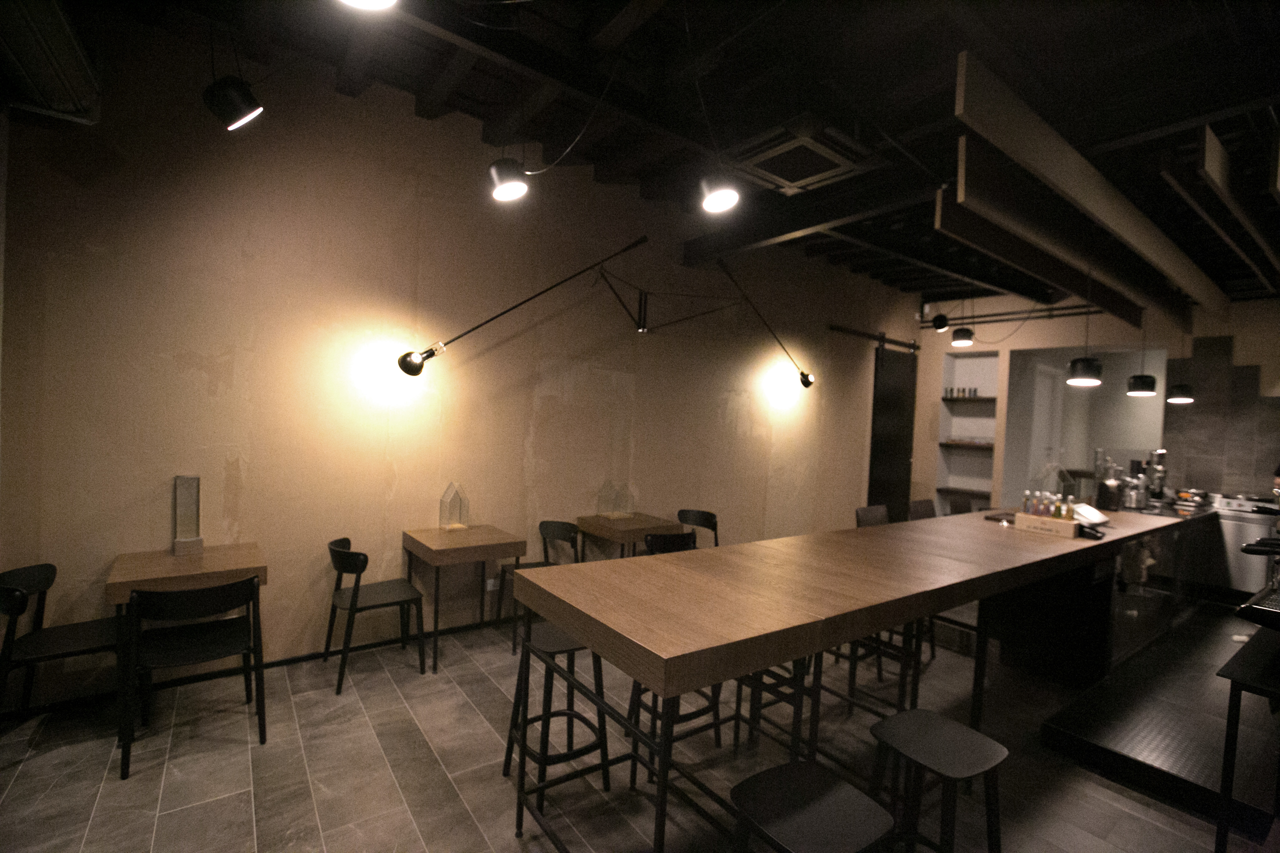 意式咖啡馆室内设计 · 精致烘培展示空间-12