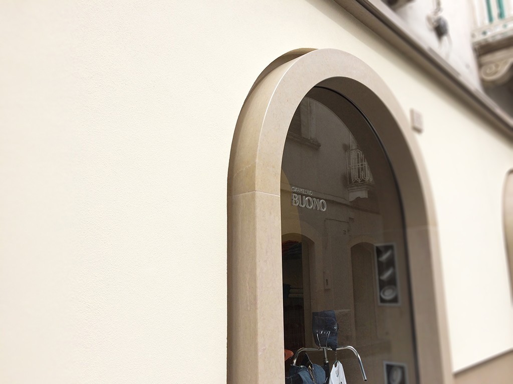 卡梅利诺·布奥诺服装-4