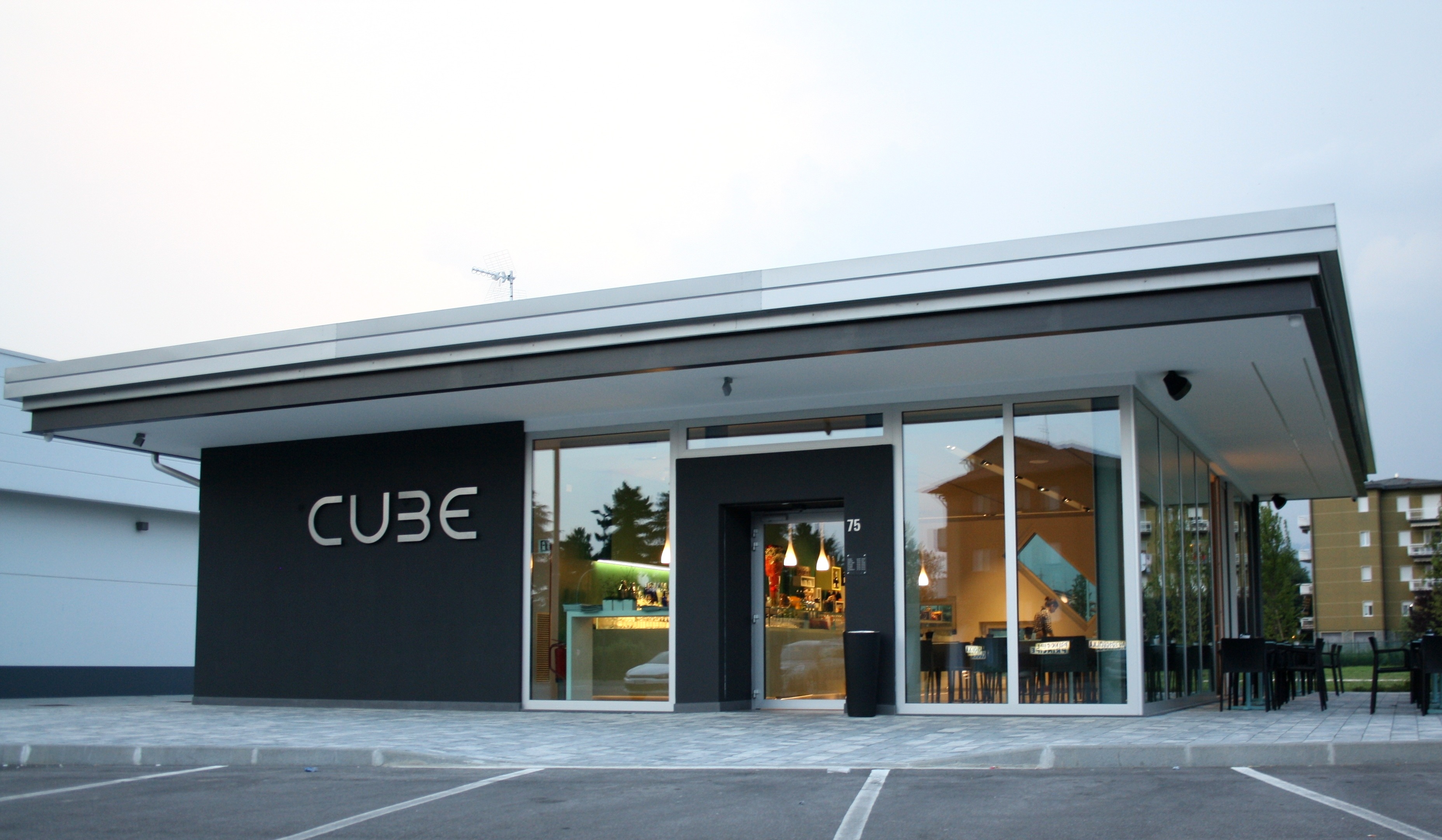 完美立方 · 圣彼得桥吧-2