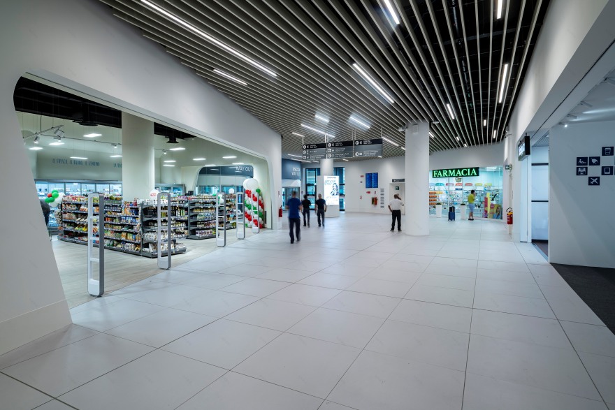 意大利都灵卡塞勒机场 Sandro Pertini 新到达区现代改造-18