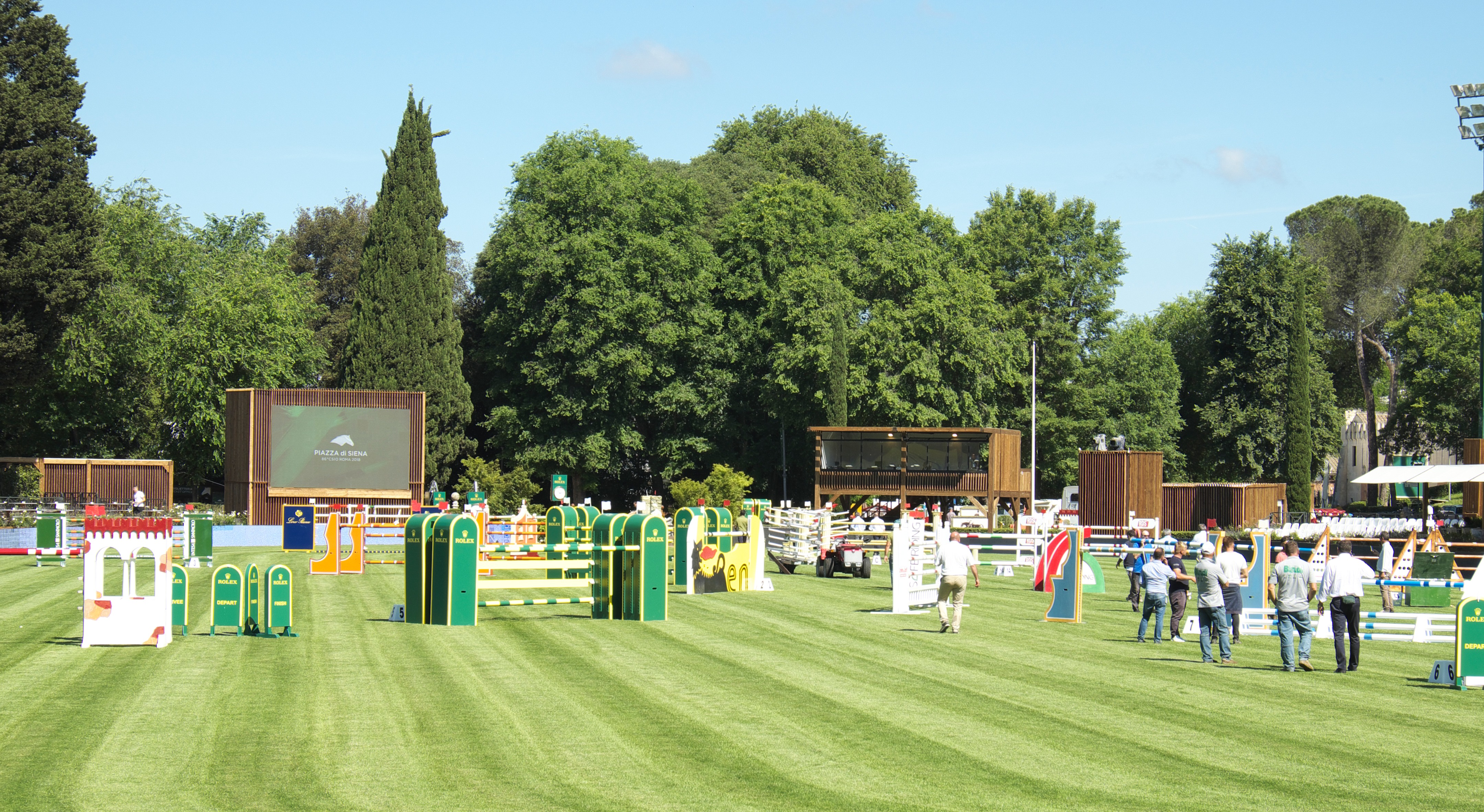 2018 年意大利赛马场广场设计-1