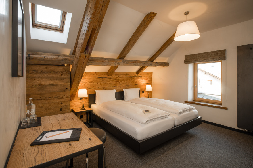 阿尔卑斯山间的艺术瑰宝——瑞士 Sent 酒店-4