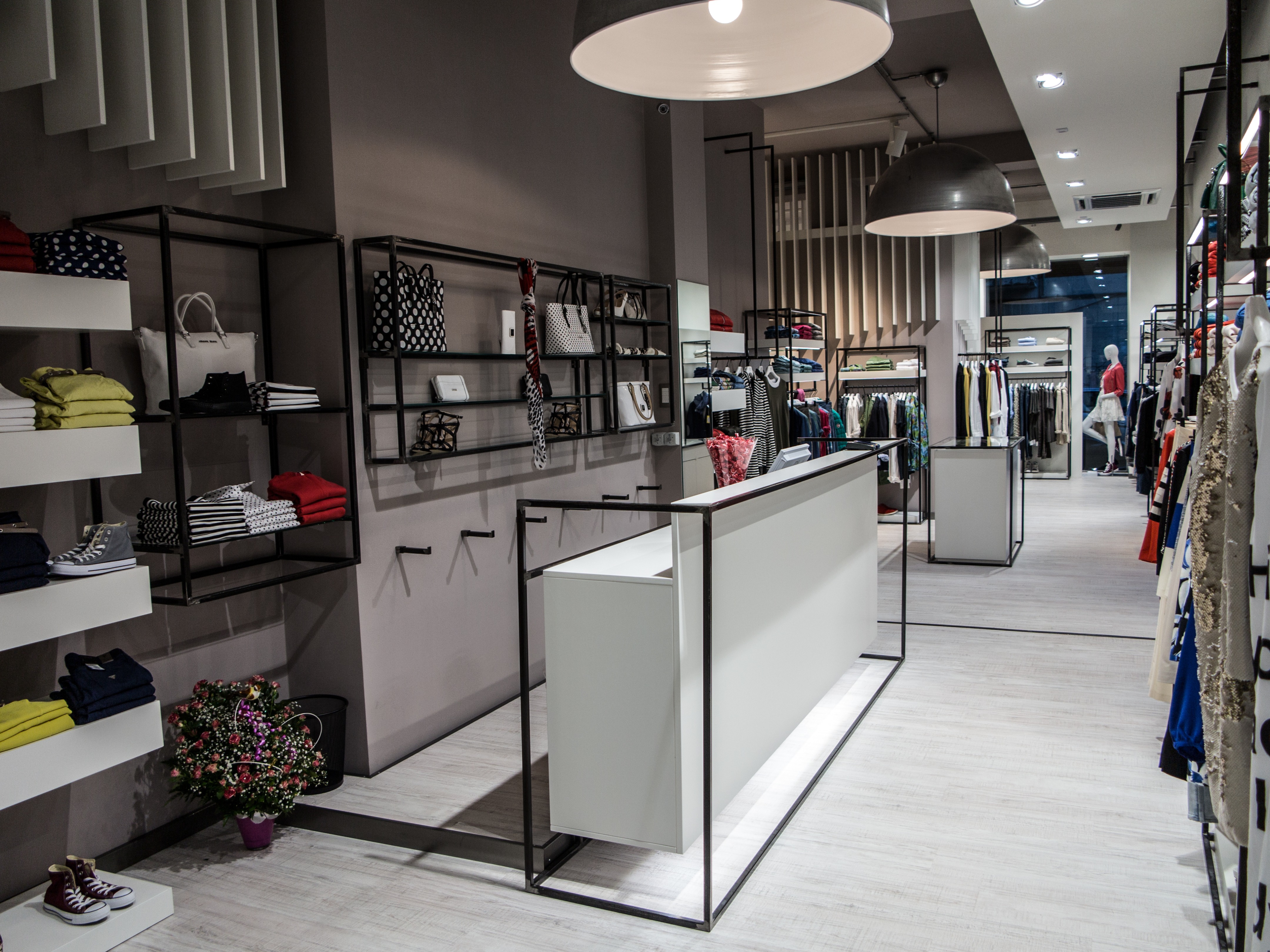 2015 年完成的“My Wear”木结构展示店-16