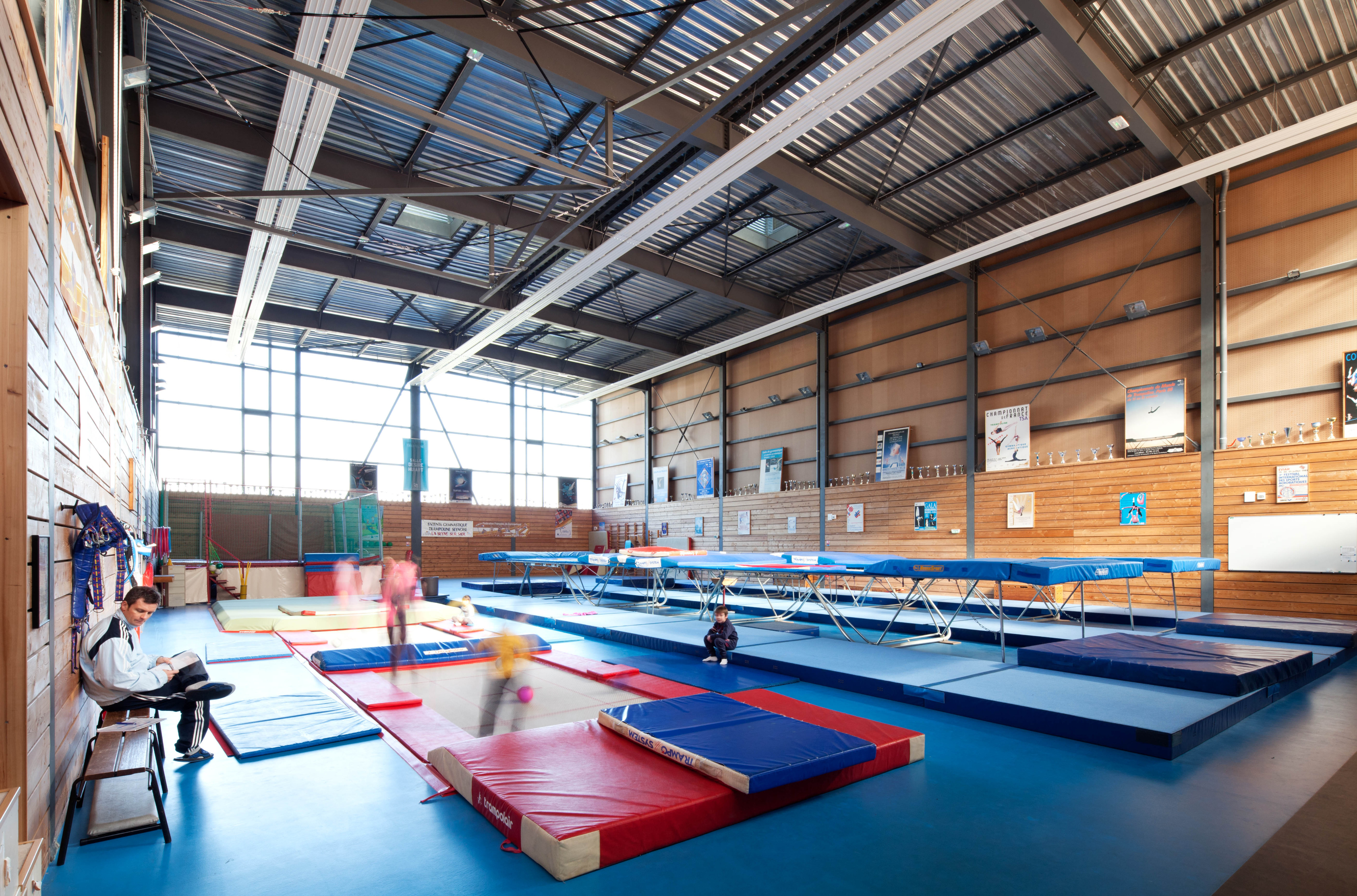 海滨运动场馆的活力空间 · 法国勒瑞体育场的室内设计-4