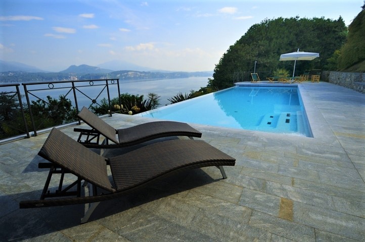 湖光山色中的水泥游泳池设计-1