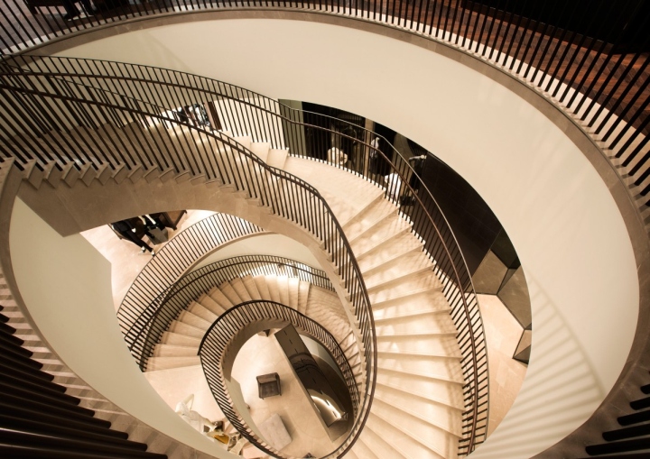 英国奢侈品牌Burberry 上海旗舰店-3