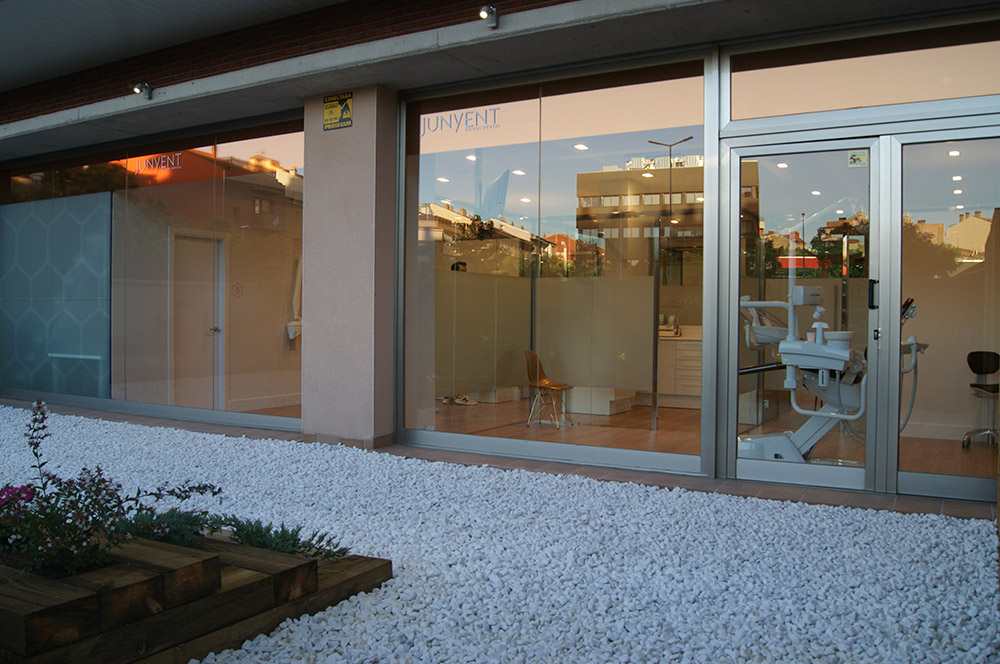 2017 年 Junyent Dental 诊所 | 现代医疗空间的典范-1