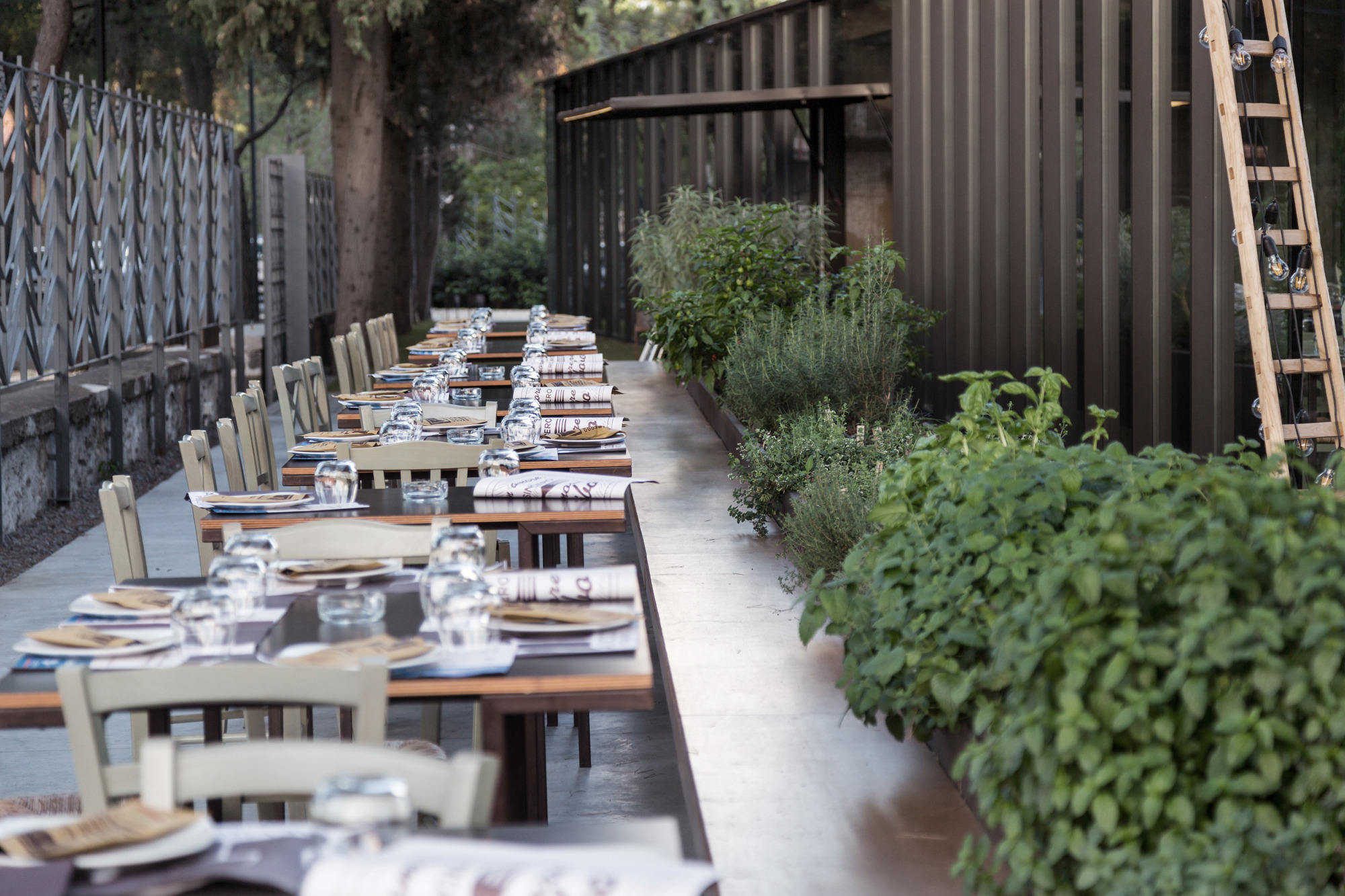 古宅新生,餐饮空间与历史文化的完美融合-13