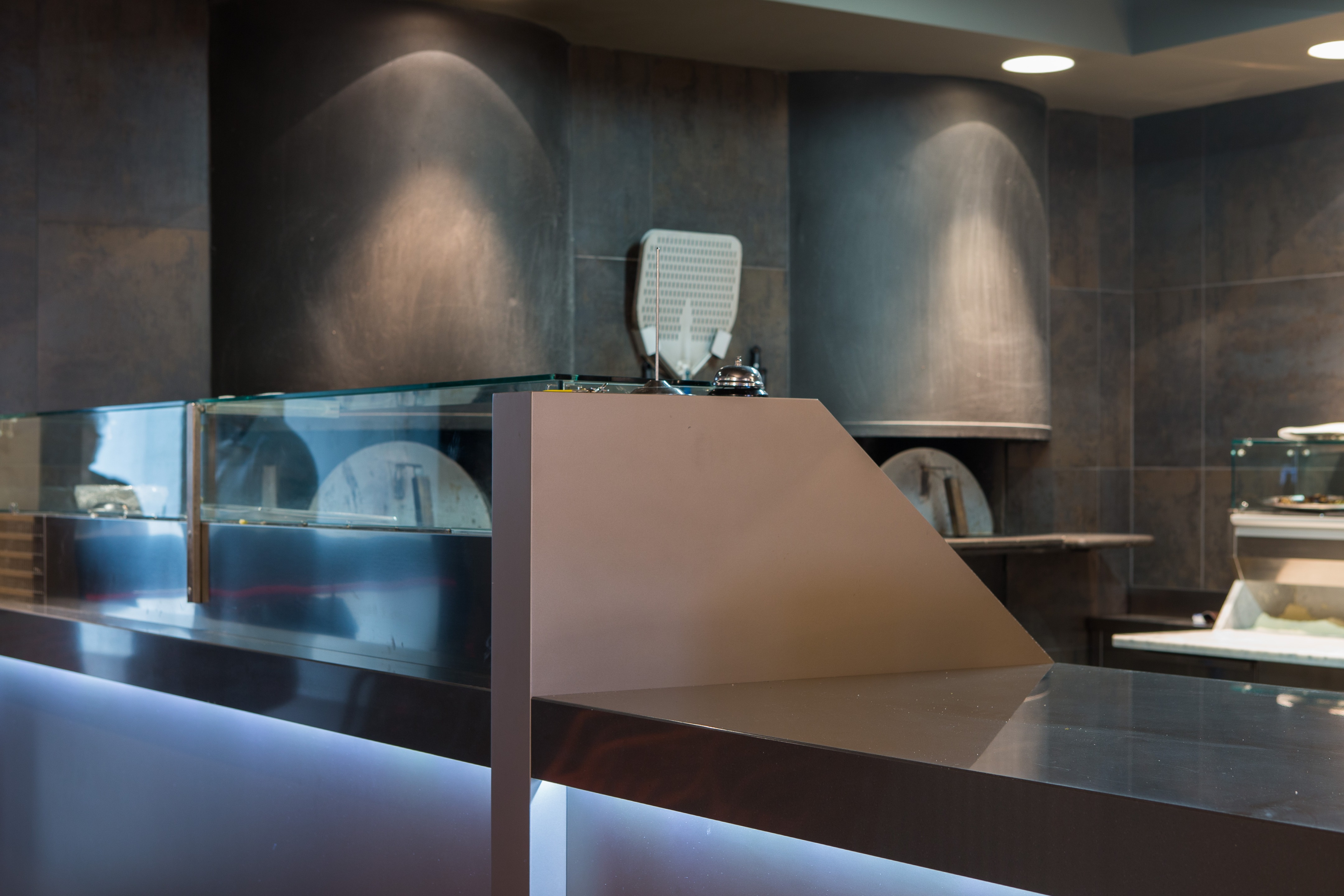 剧院式餐厅 Teatro 26 | 定制家具与光影艺术的完美融合-33