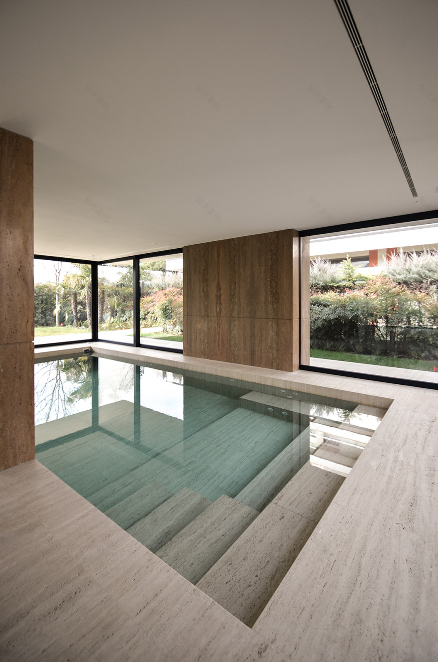 2018 年完成的意大利 60 年代住宅翻新设计-4