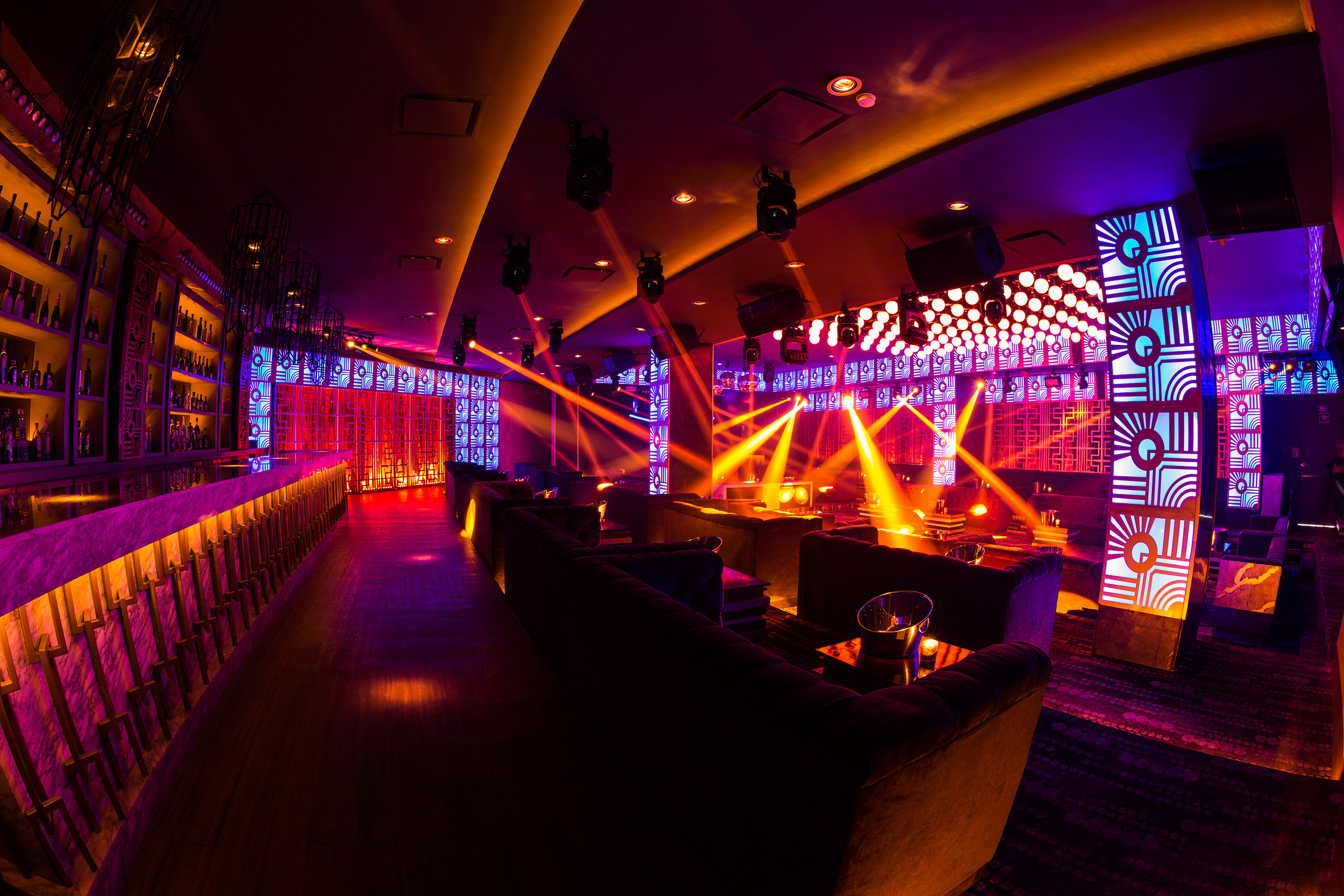 现代科技闪耀墨西哥蒙特雷高端夜店 Bisou-2