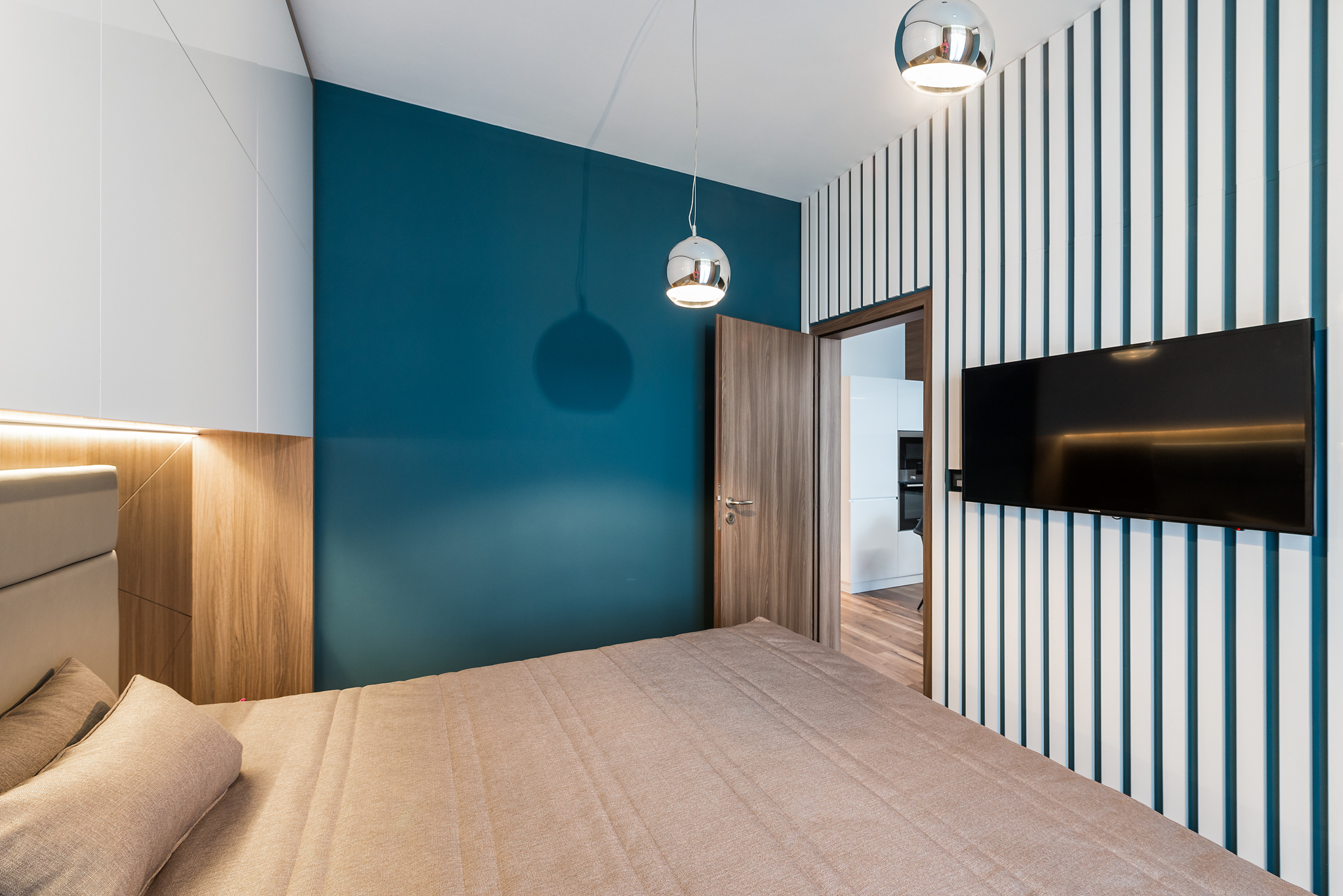 温暖米色卧室，简约实用-1