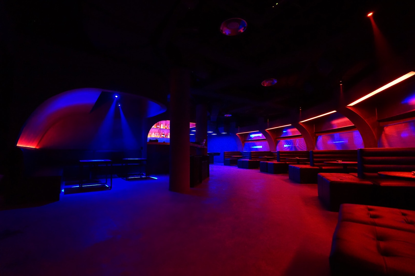 南京 61 号地下酒吧 | 镜面 LED 艺术空间-12