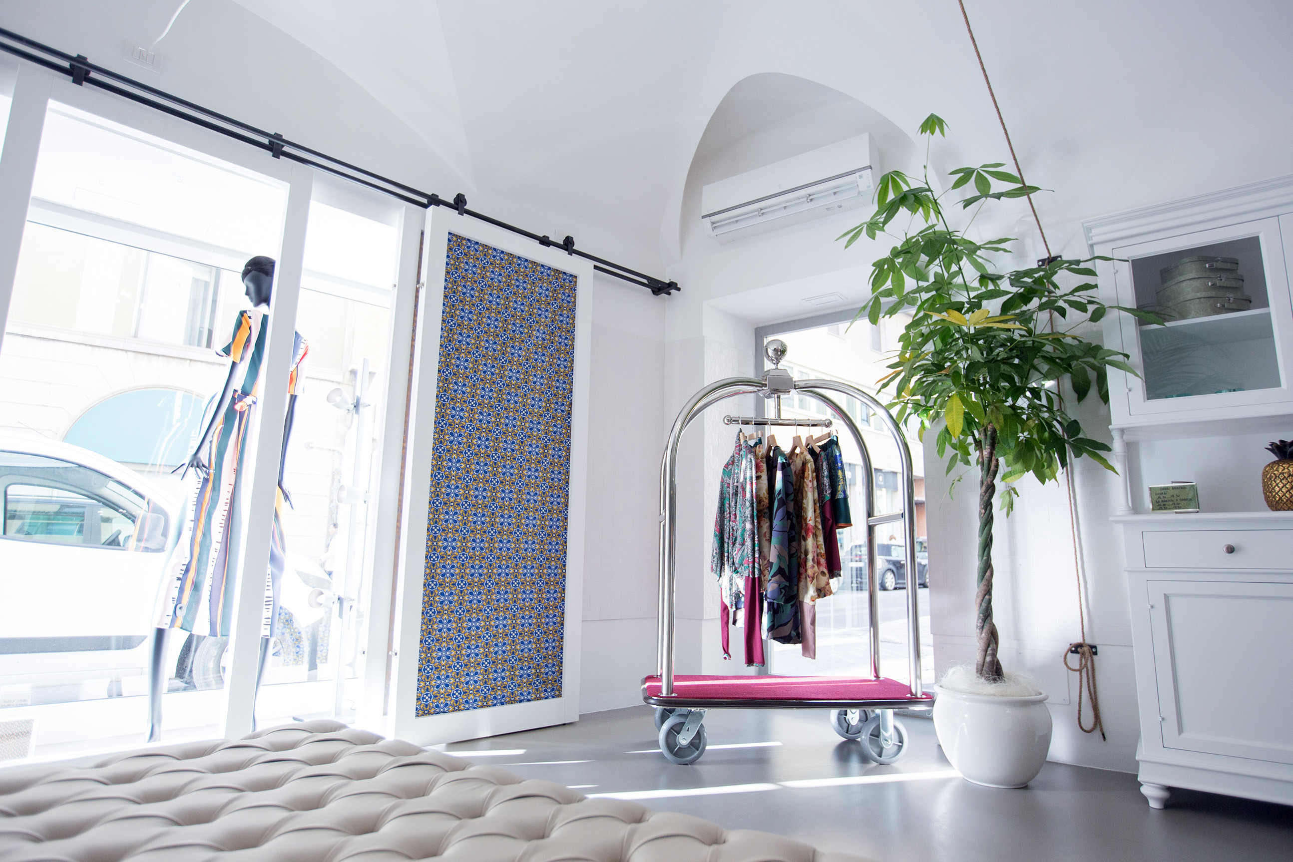 灵活创意的意大利零售空间设计-16