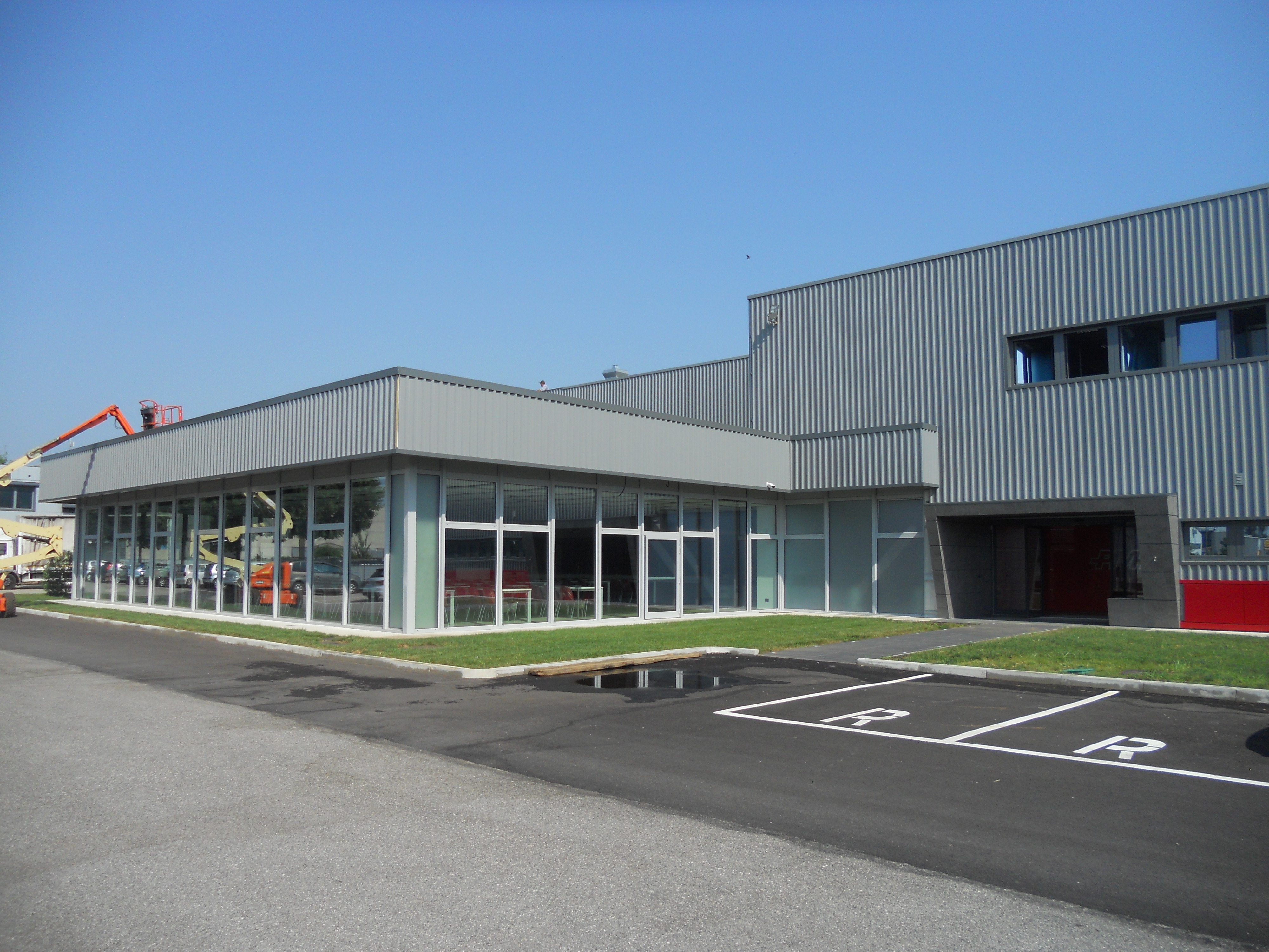 2015 年 PMP Industries 企业总部餐厅室内设计-1