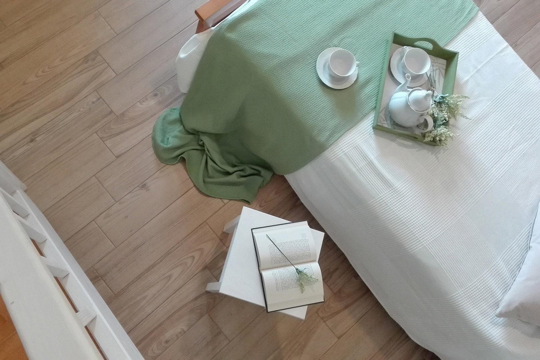 绿色山丘中的家庭住宅 T-39