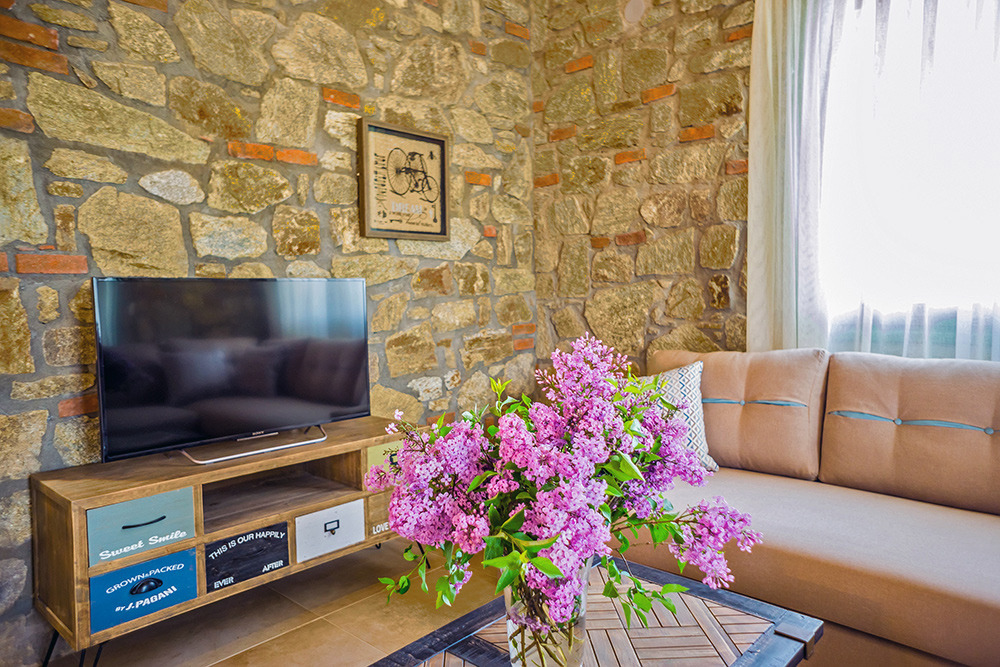 森林海景中的石筑豪华套房-7