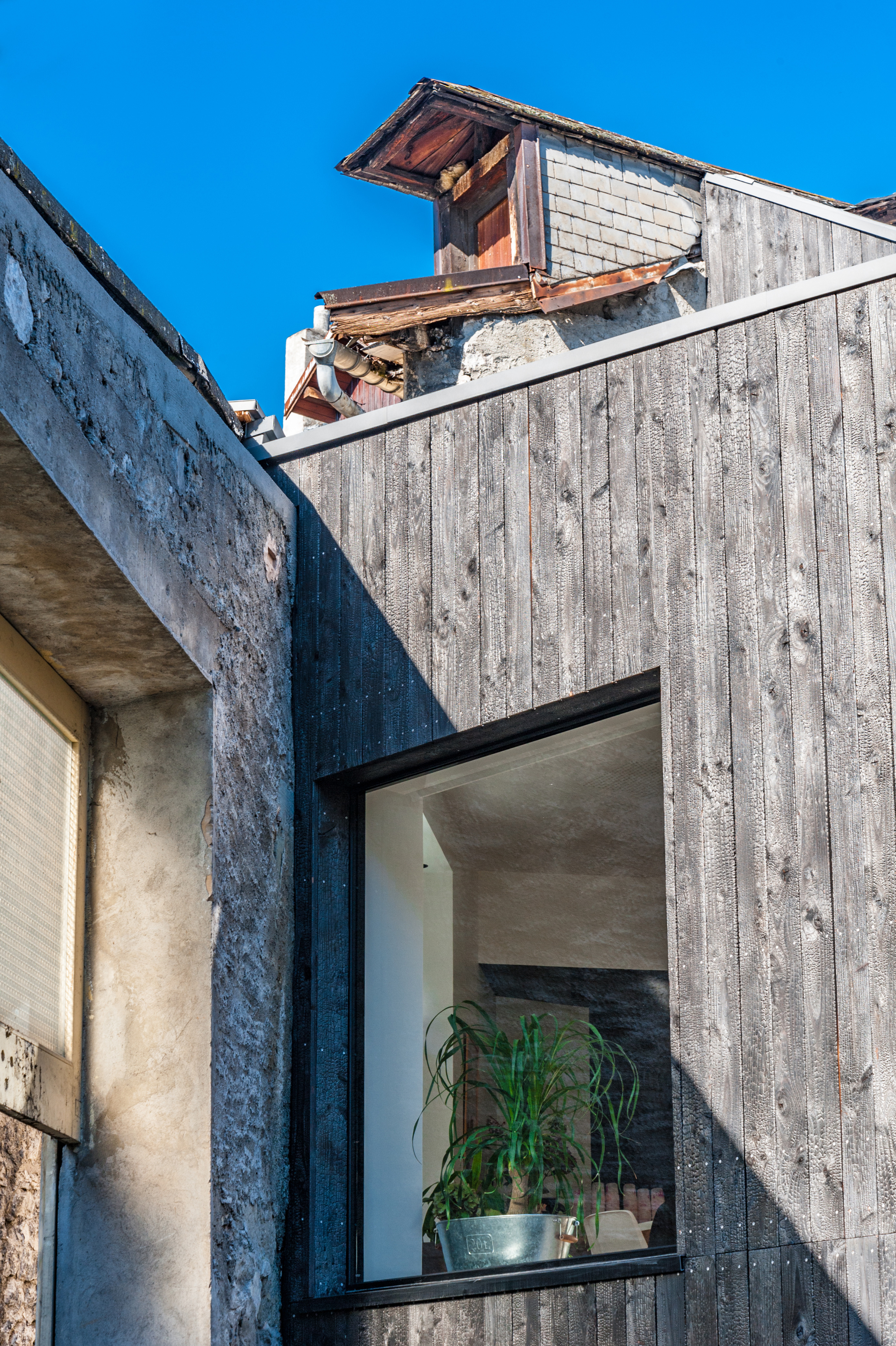 传统工坊风格办公室，内院采用 burnt cedar 技术-4