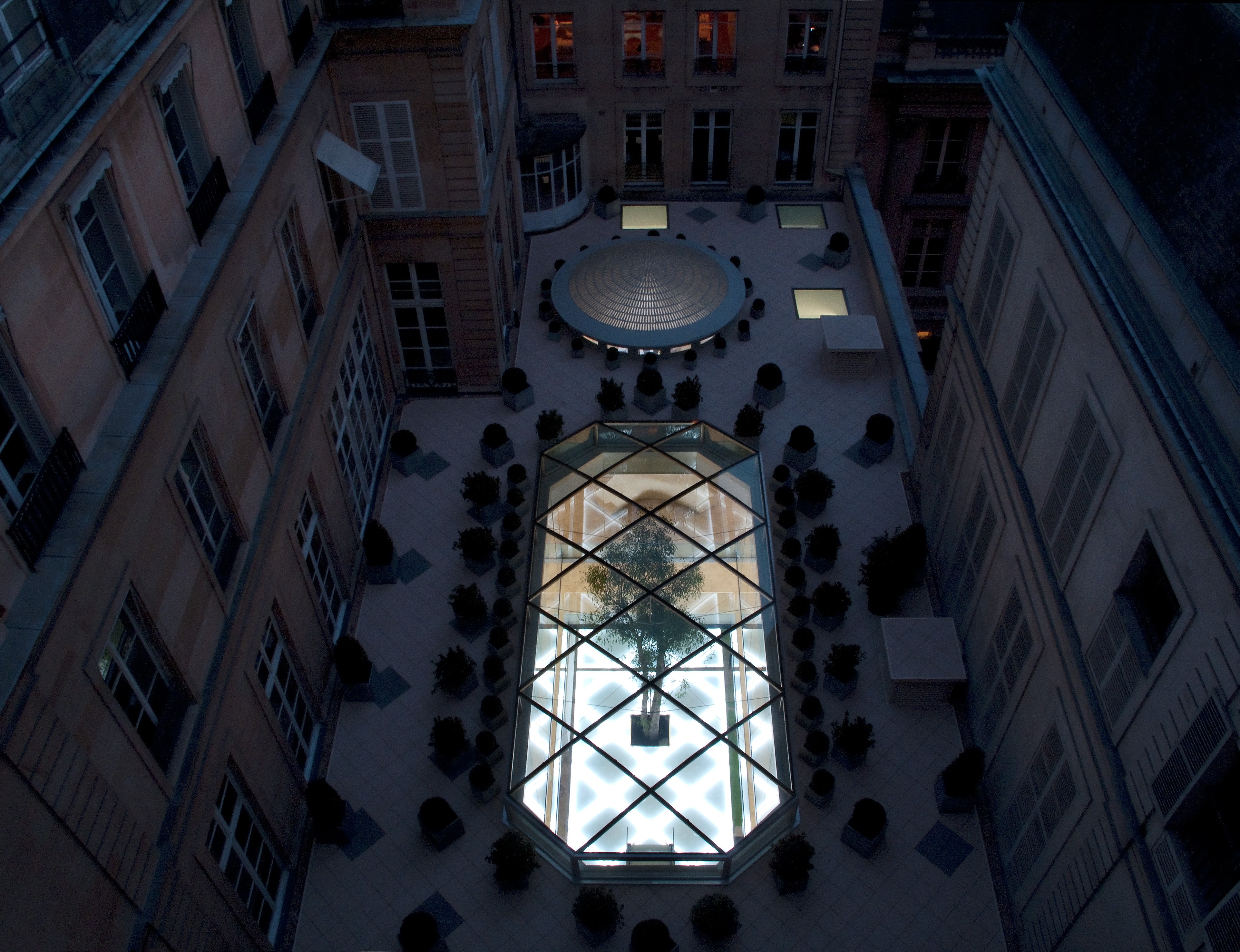 巴黎地标建筑中的现代办公空间-1