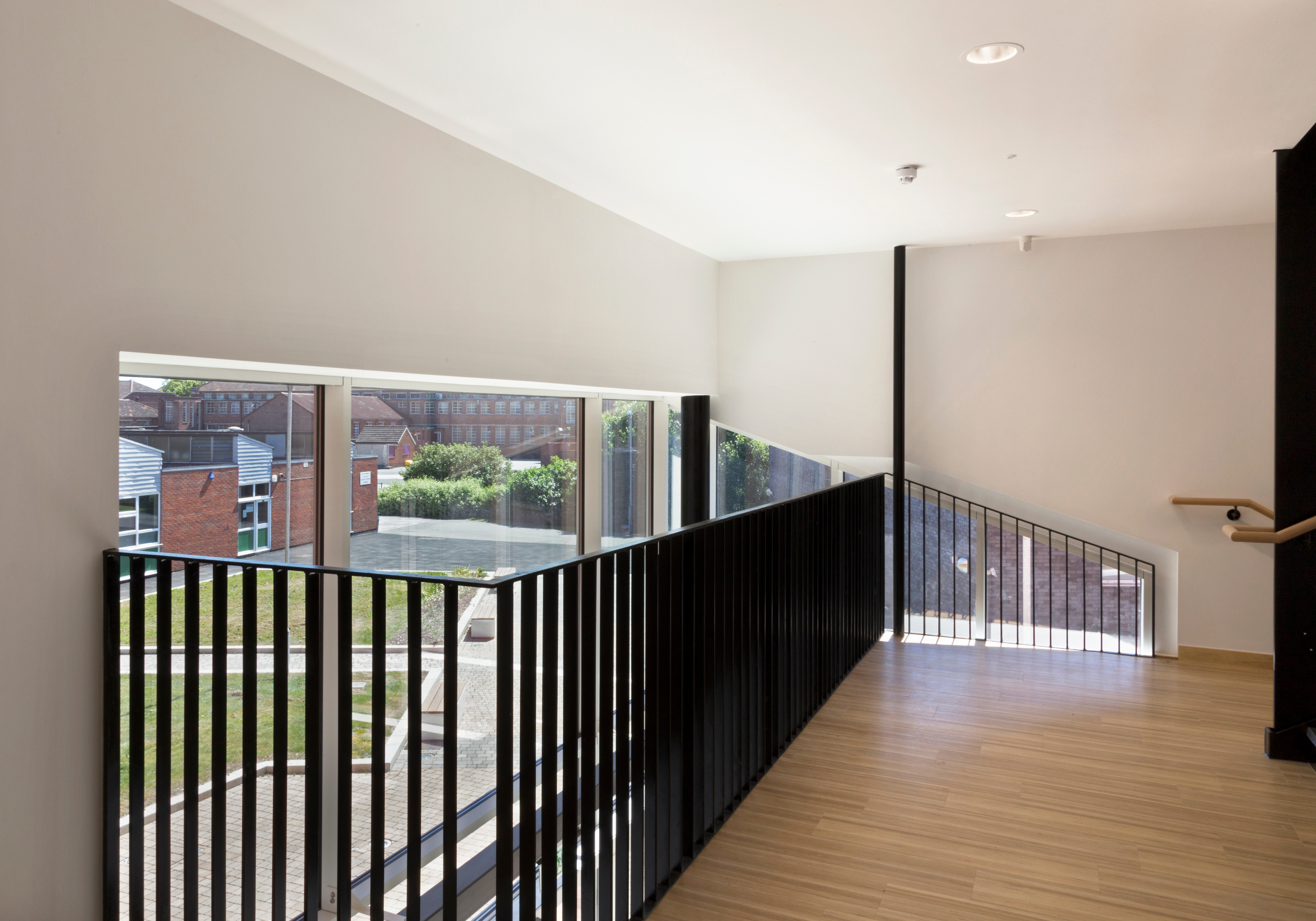 约瑟夫·莱基学院 · 融入环境的创新教学空间-15