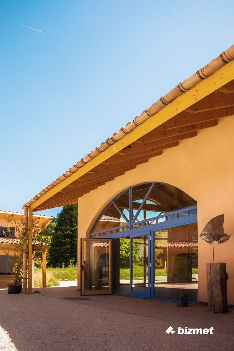 2015 年完工的多功能文化艺术中心 | Kulturzentrum3Klang 的木质门窗设计-0