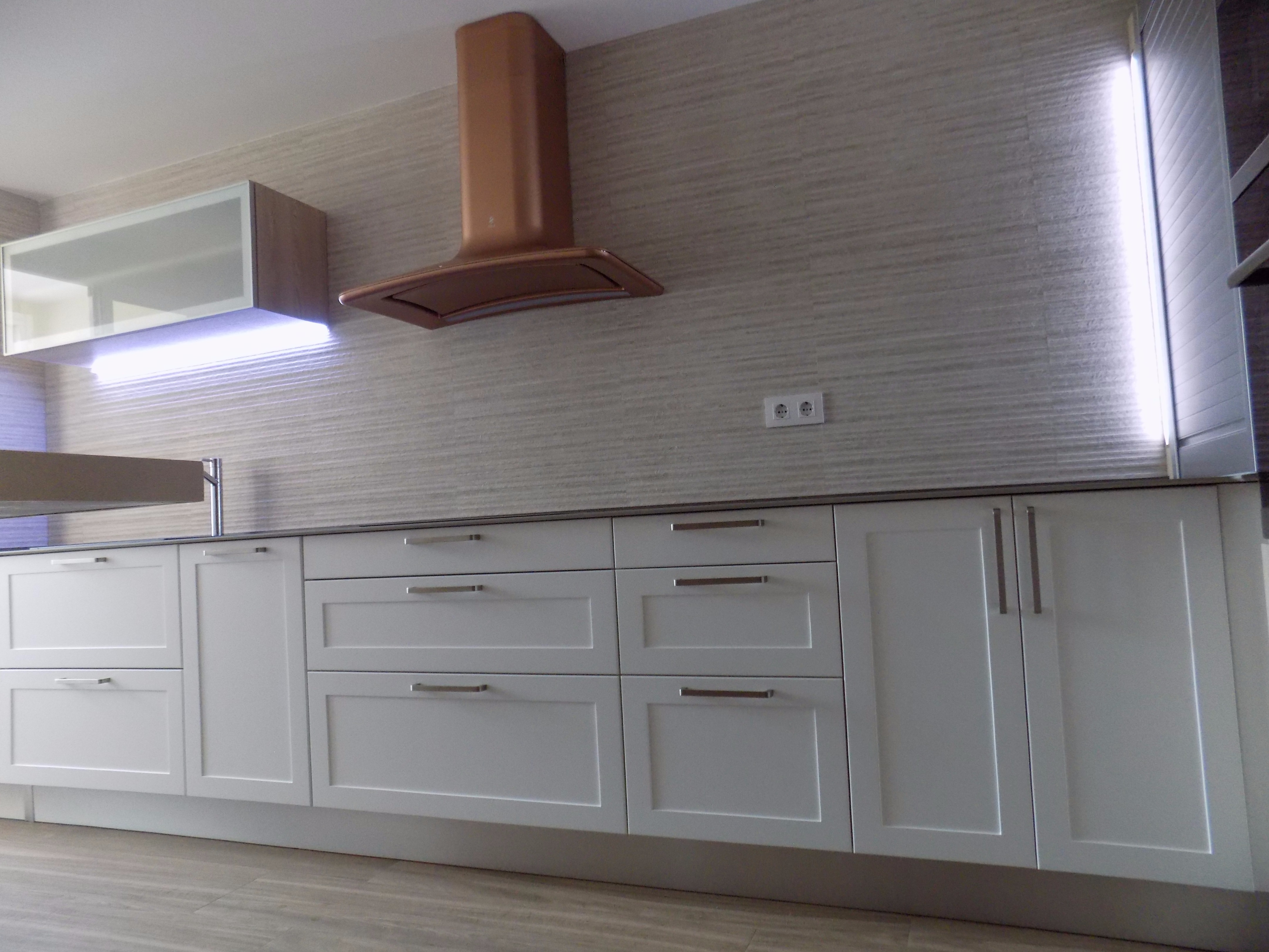 现代复古厨房，工业风与早餐文化的完美融合-33