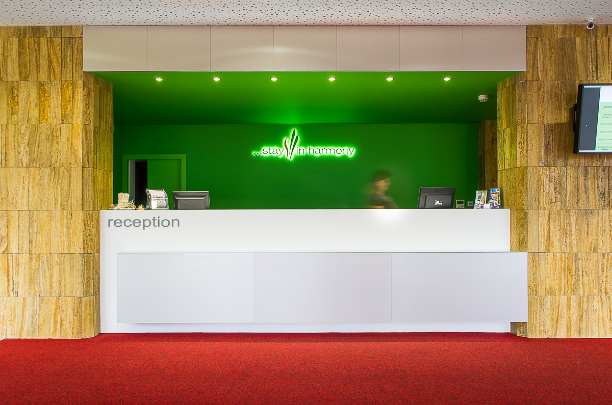 2015 年城市酒店和谐厅的现代改造-11