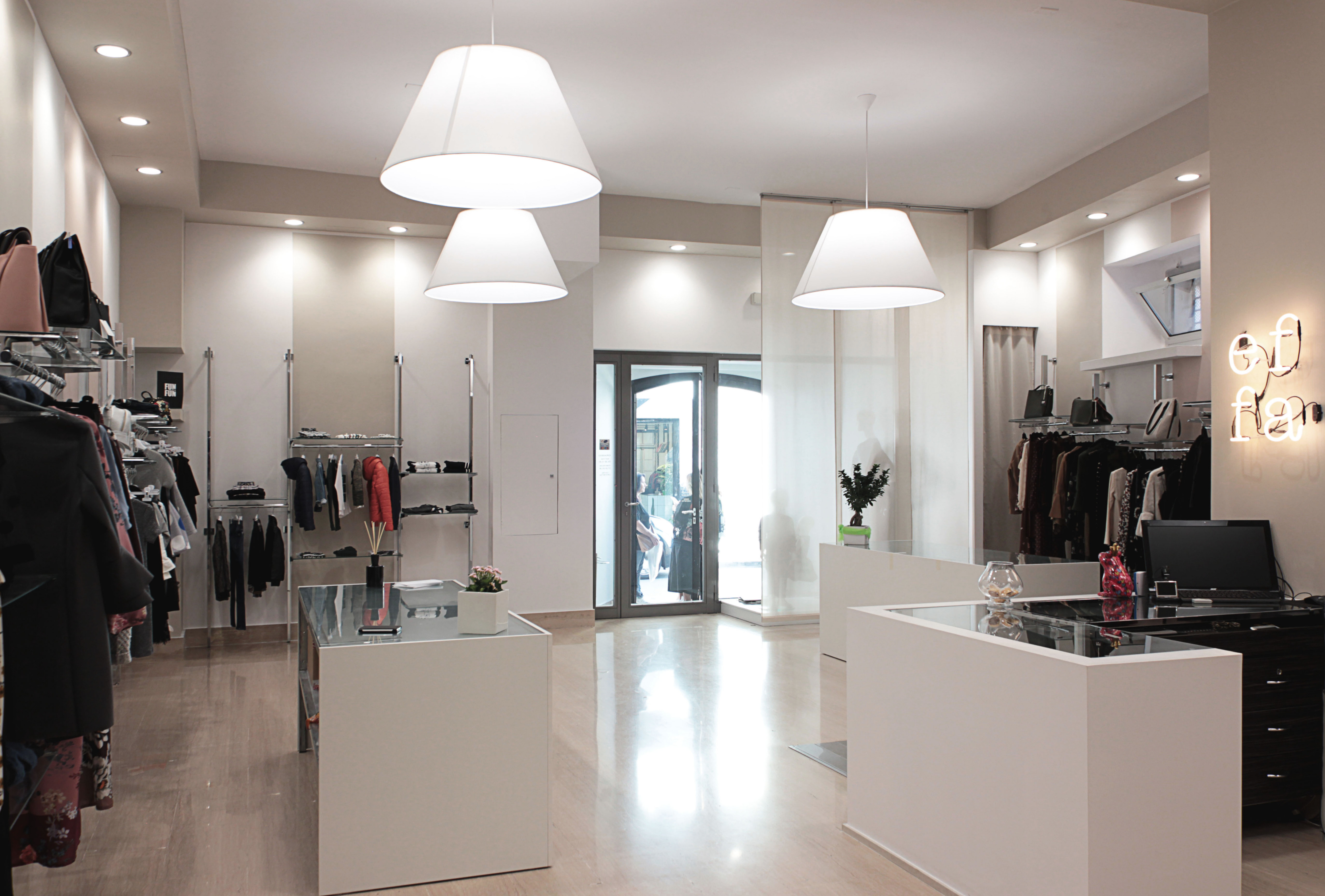 2017 年完成的 E.F.F.A 精品店室内设计案例-10