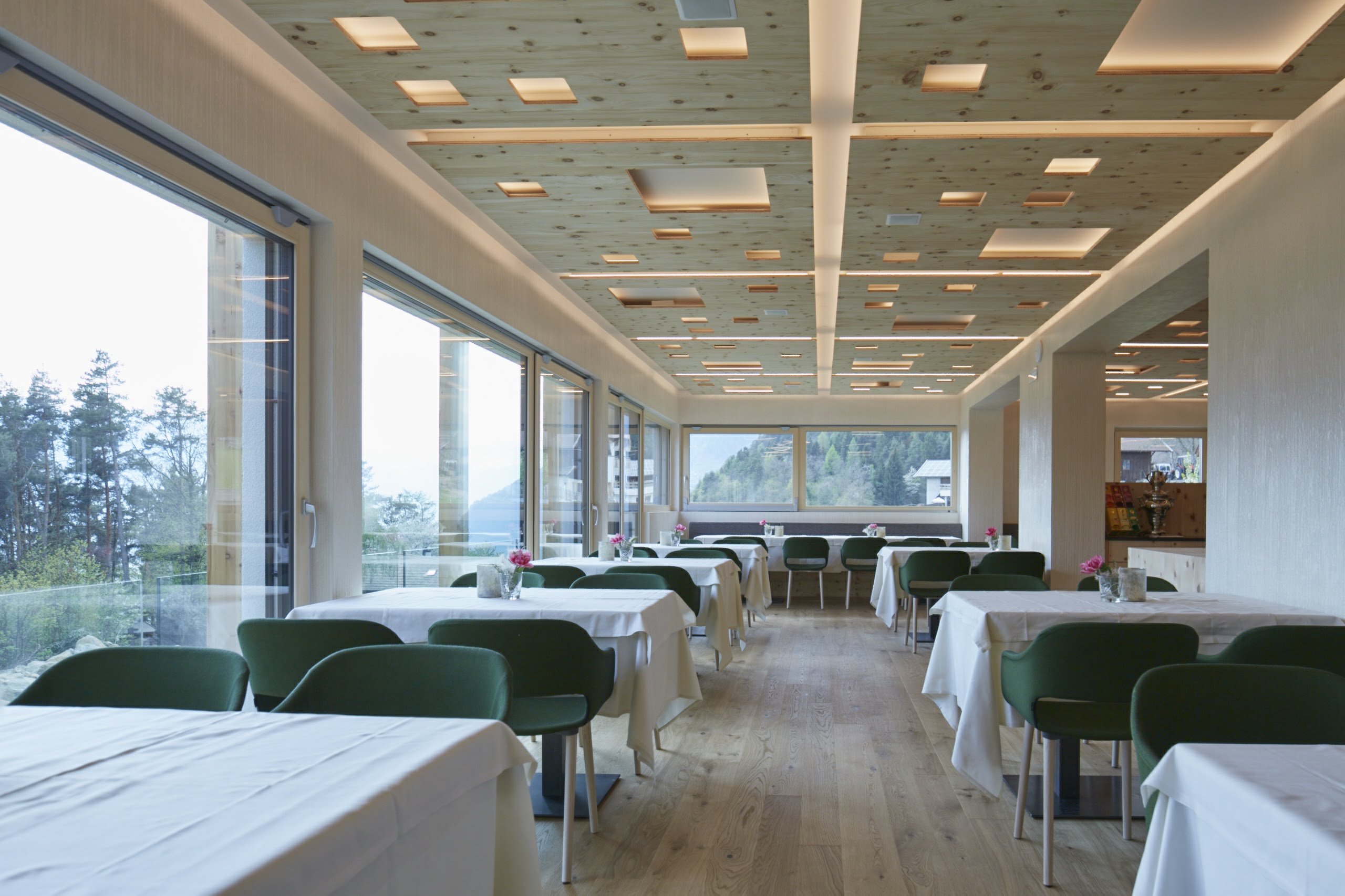 高山上的豪华餐厅-21