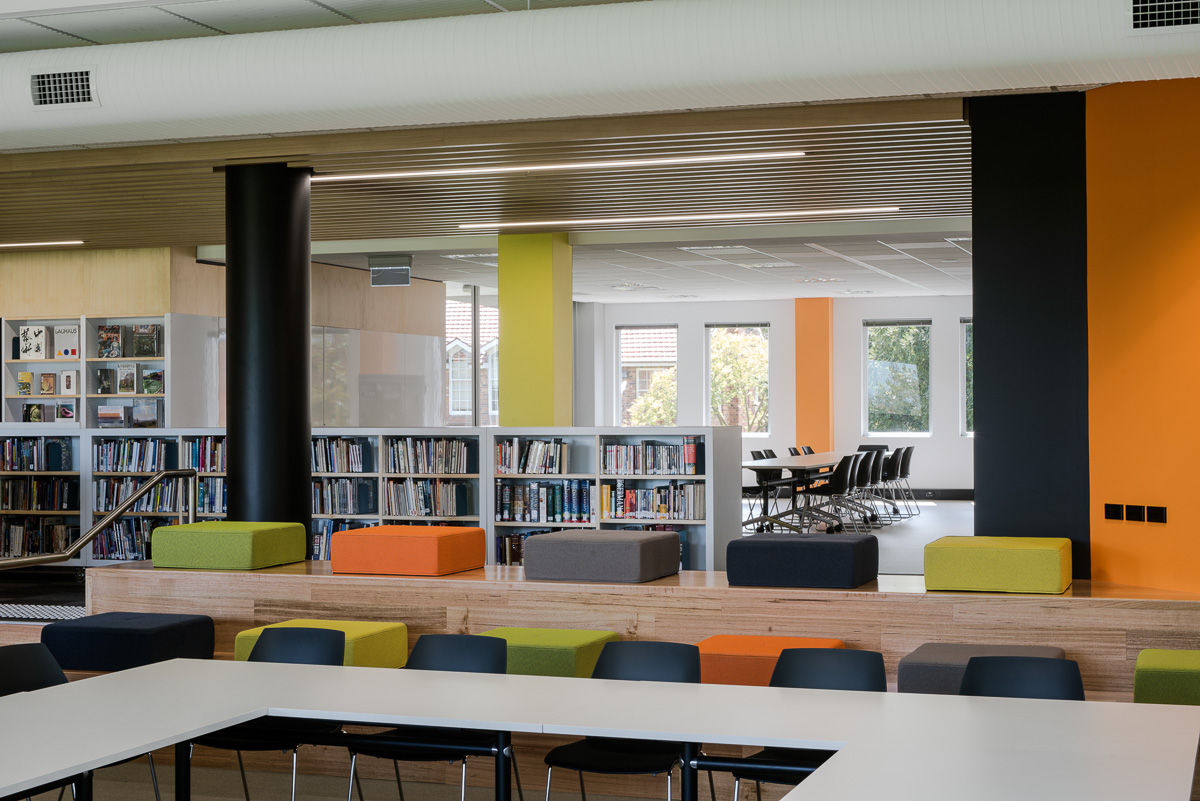 三一文法学校霍尔特信息中心和图书馆-7