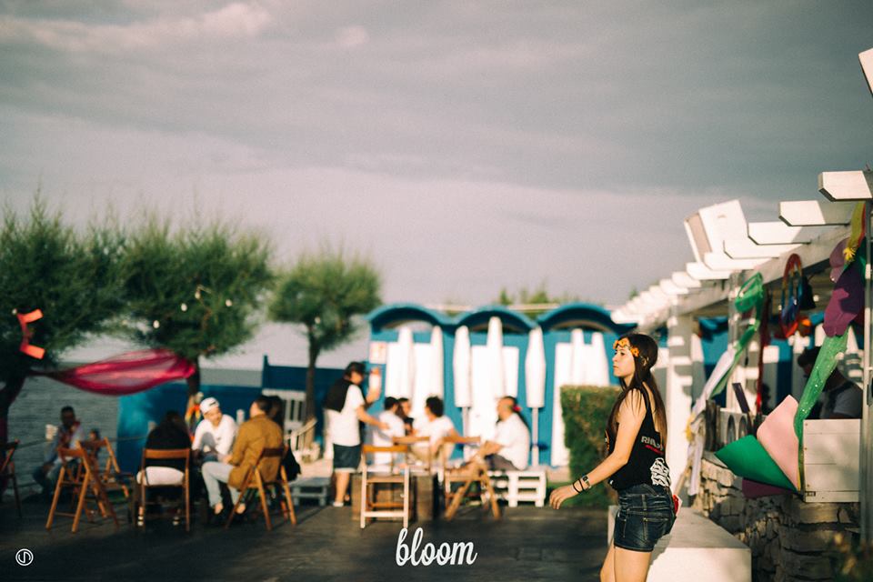 2013 年完成的 Bloom 海滩酒吧 | 木质结构与海洋风情的完美融合-9