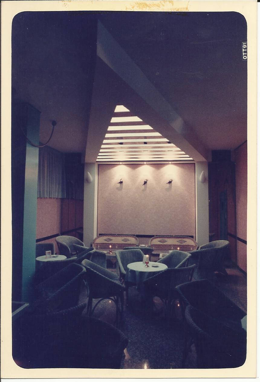 1991 年完成的会议酒吧 | 定制家具与独特设计-6